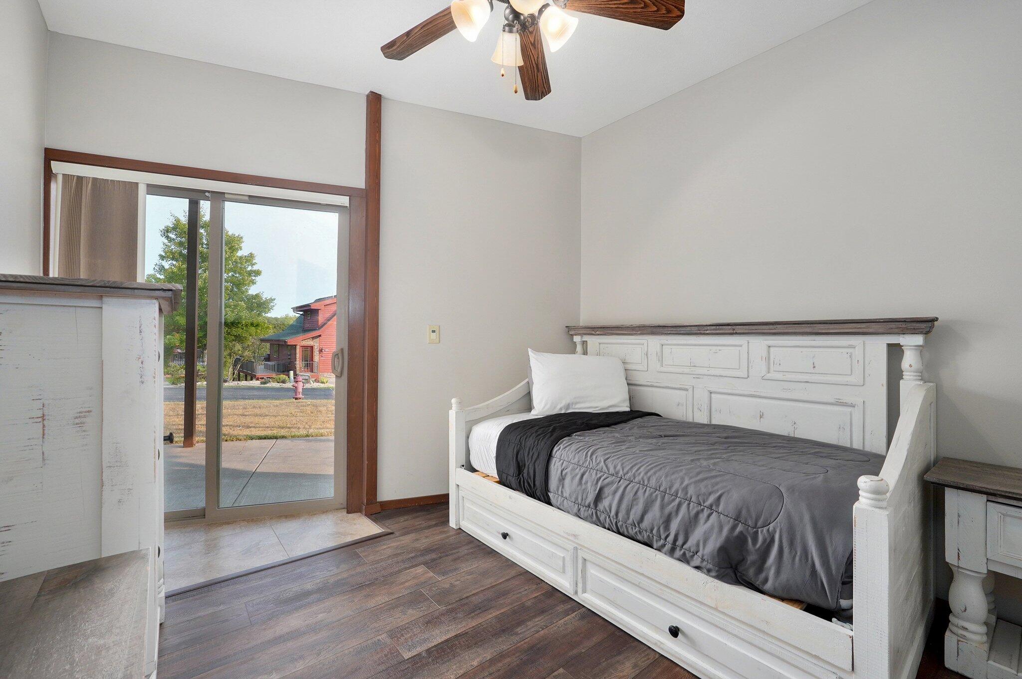 41 Western Red Cedar Street Property Photo 30