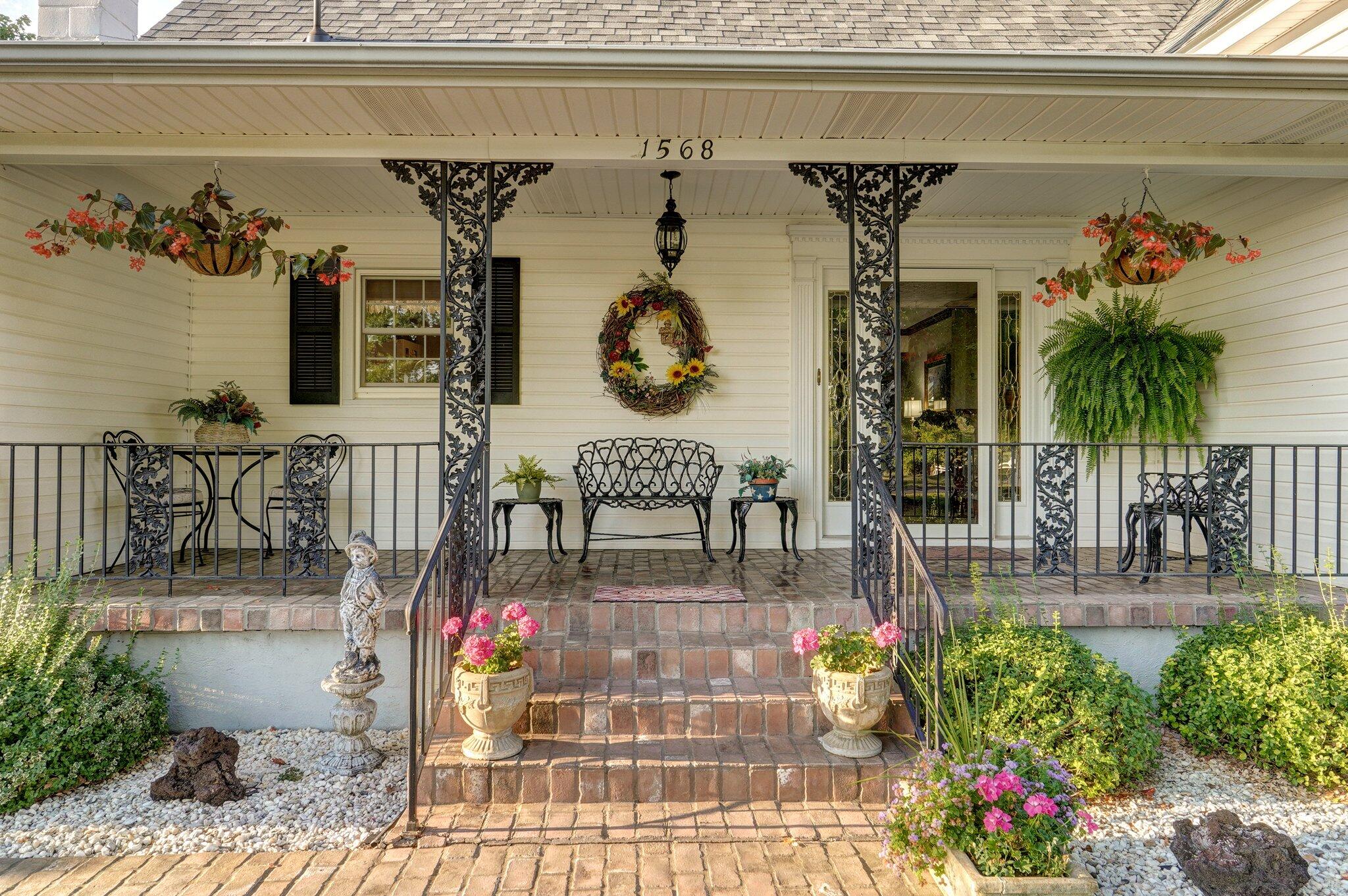 1568 Glossip Avenue Property Photo 11