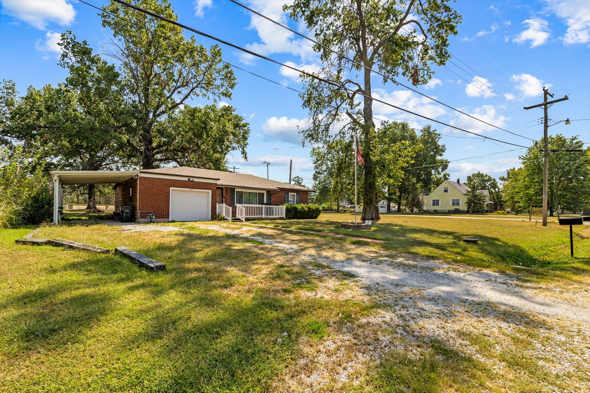 607 Wyatt Avenue Property Photo