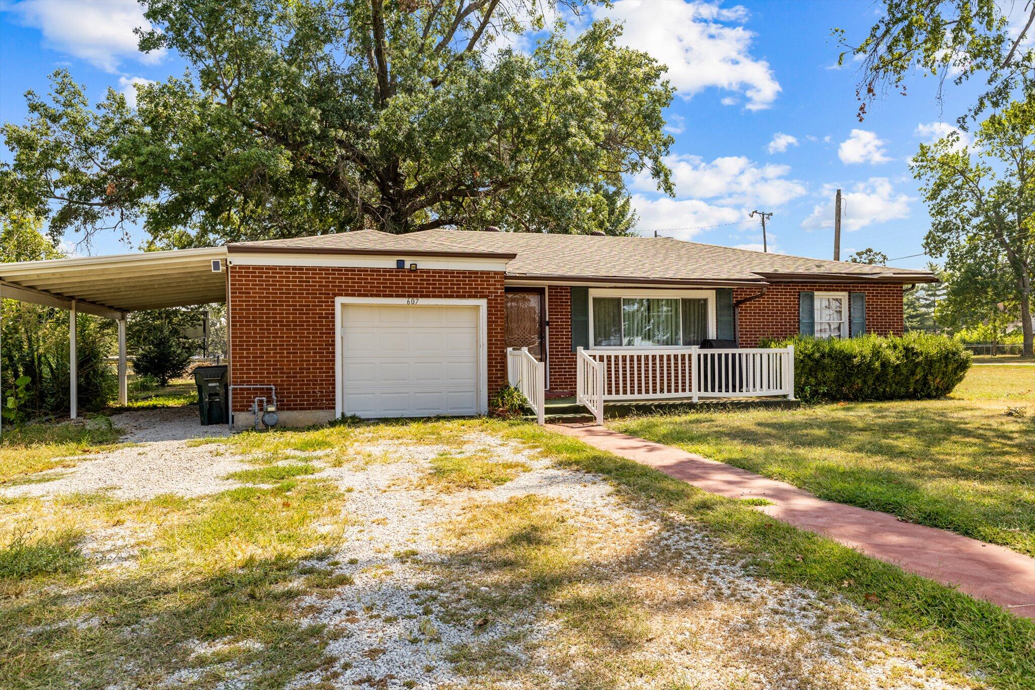 607 Wyatt Avenue Property Photo 2