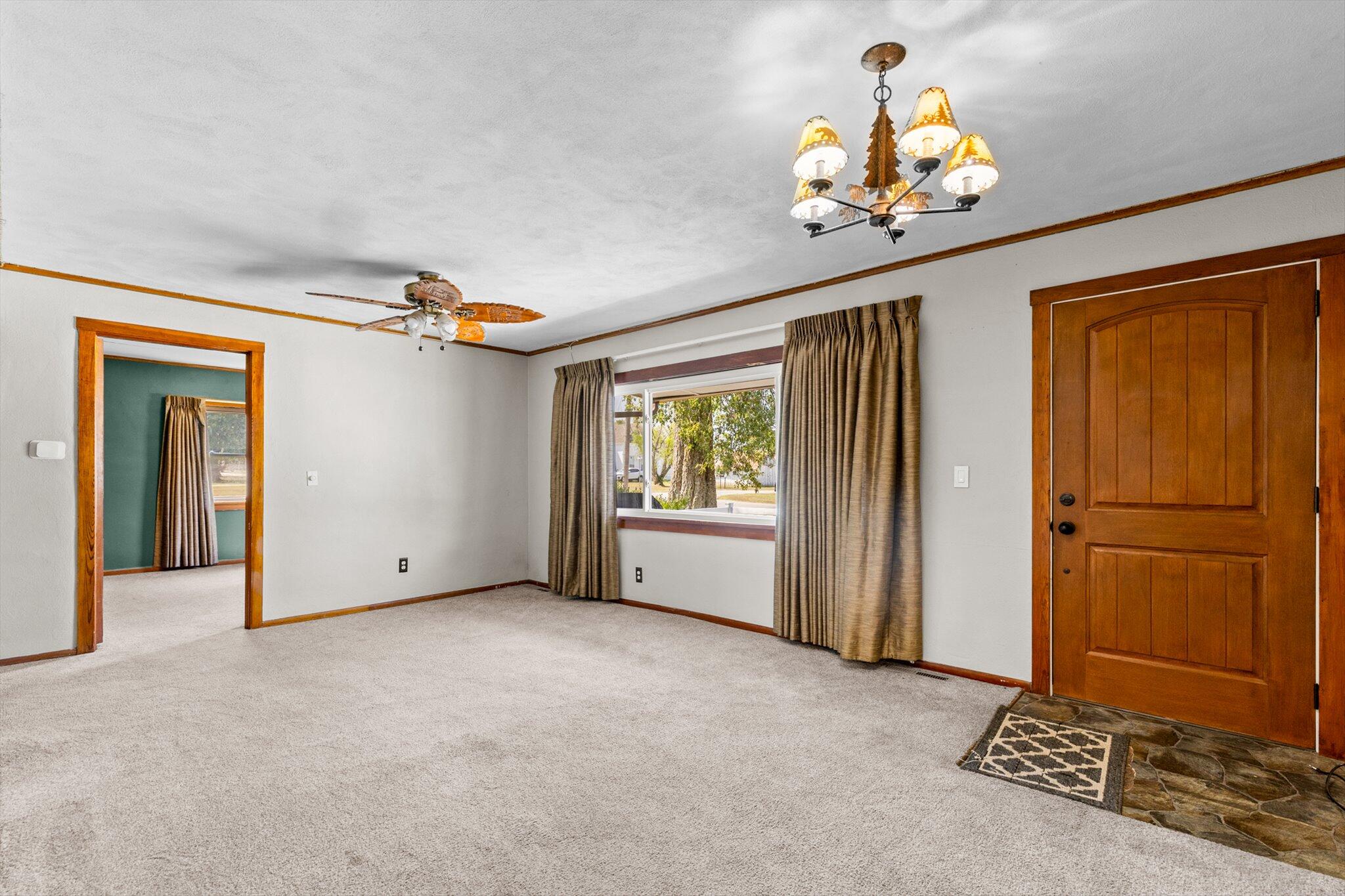 607 Wyatt Avenue Property Photo 6