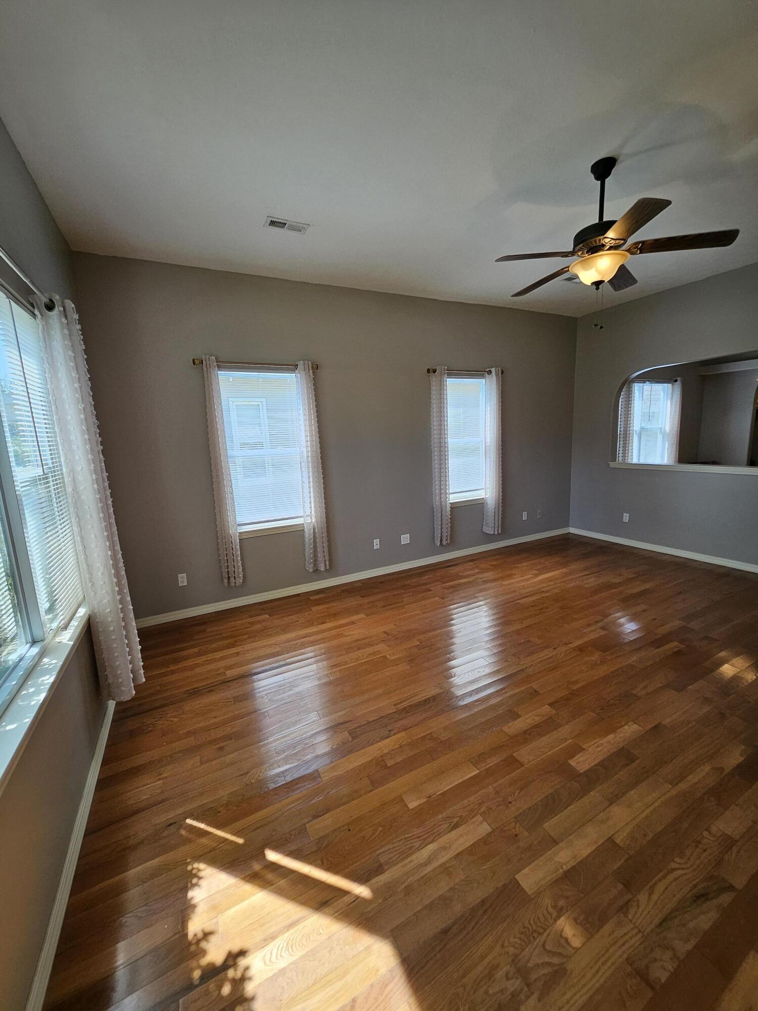 1002 East Bond Street Property Photo 2