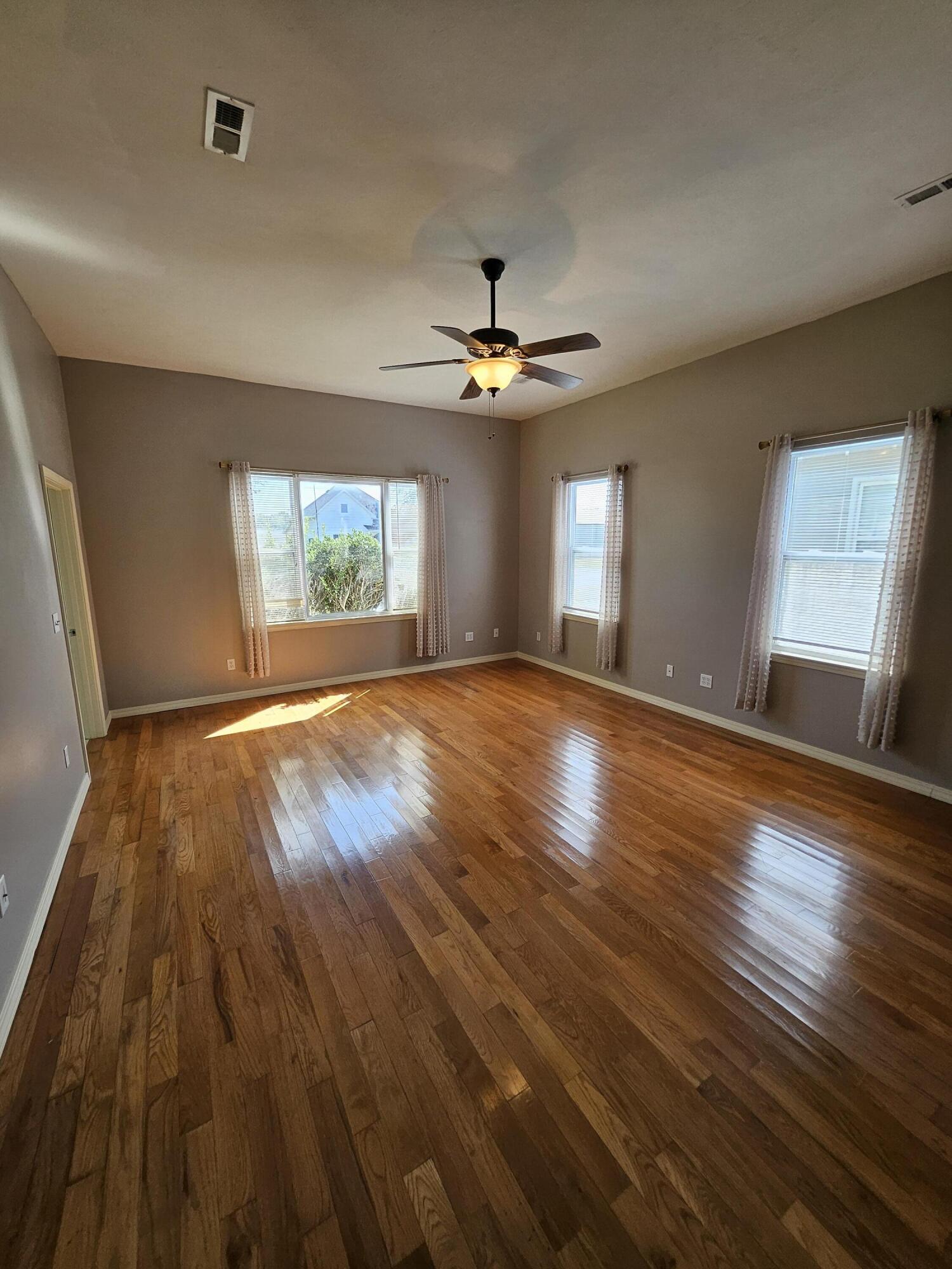1002 East Bond Street Property Photo 3