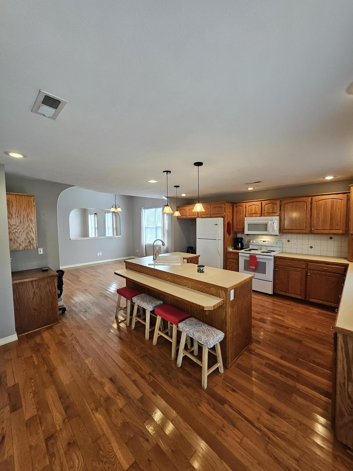 1002 East Bond Street Property Photo 4