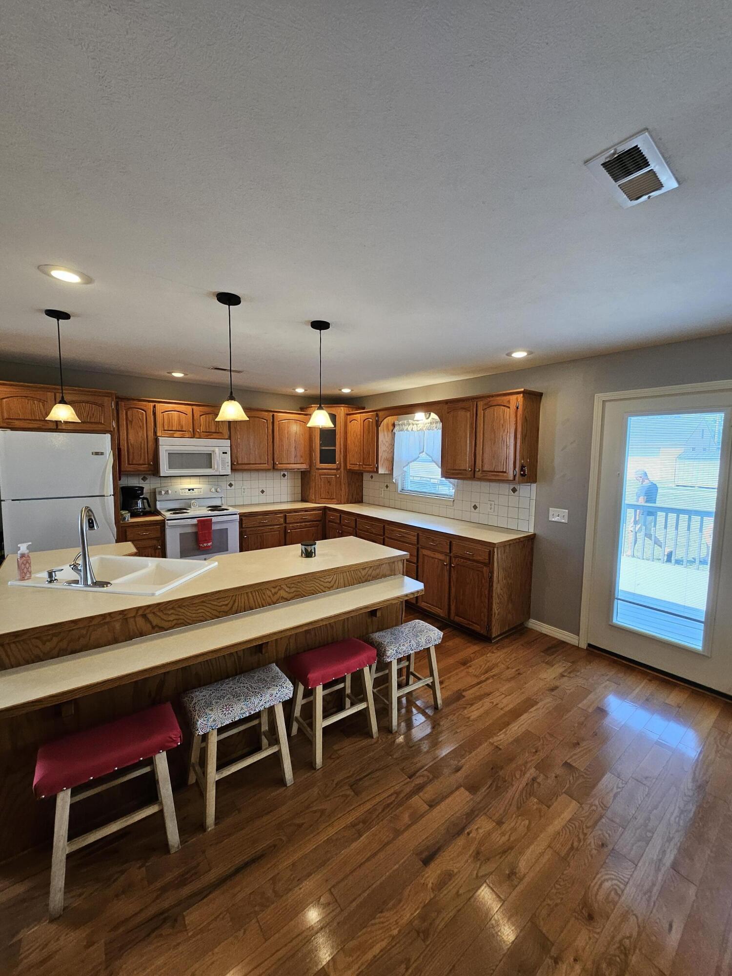 1002 East Bond Street Property Photo 5