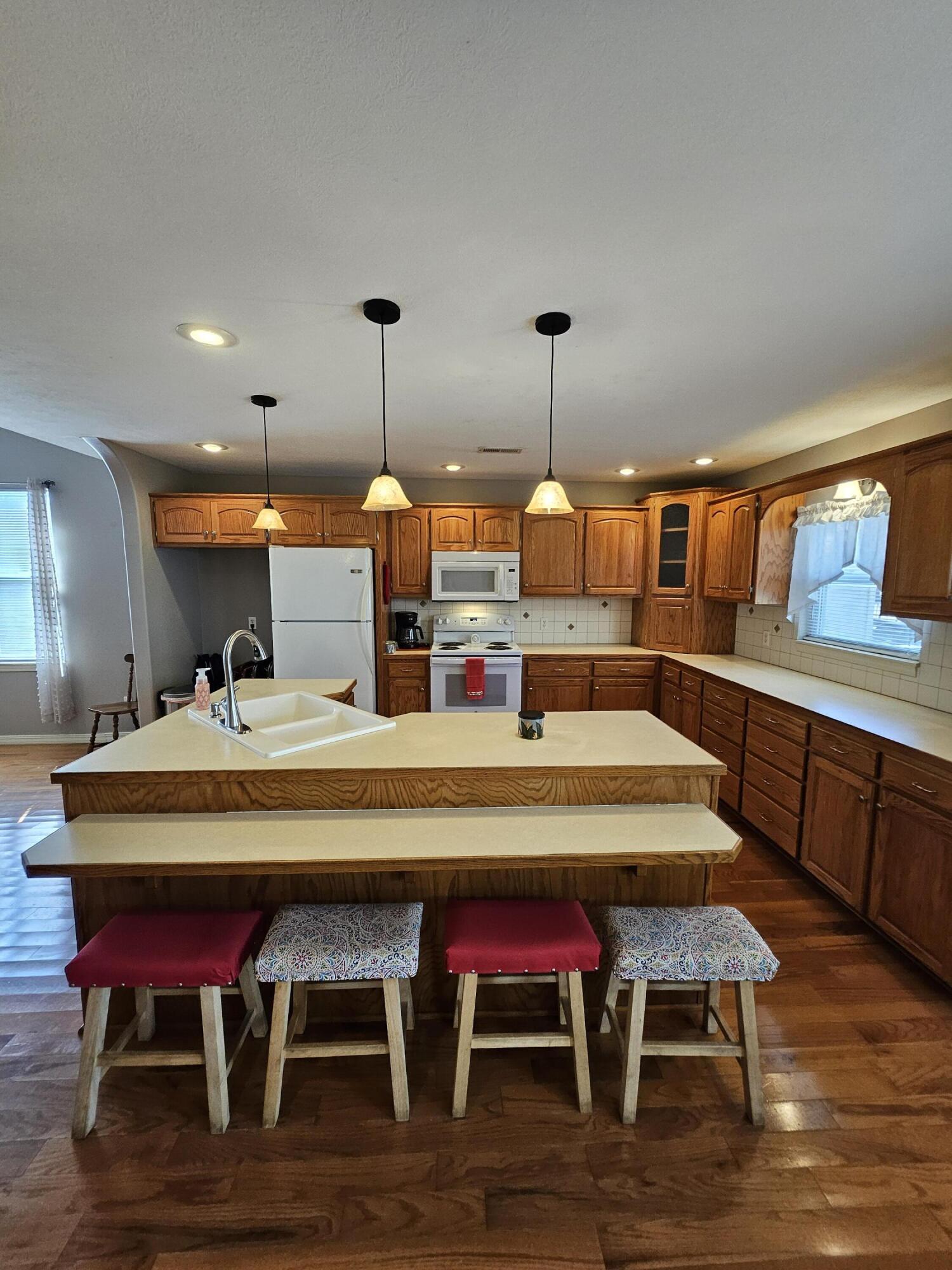1002 East Bond Street Property Photo 6