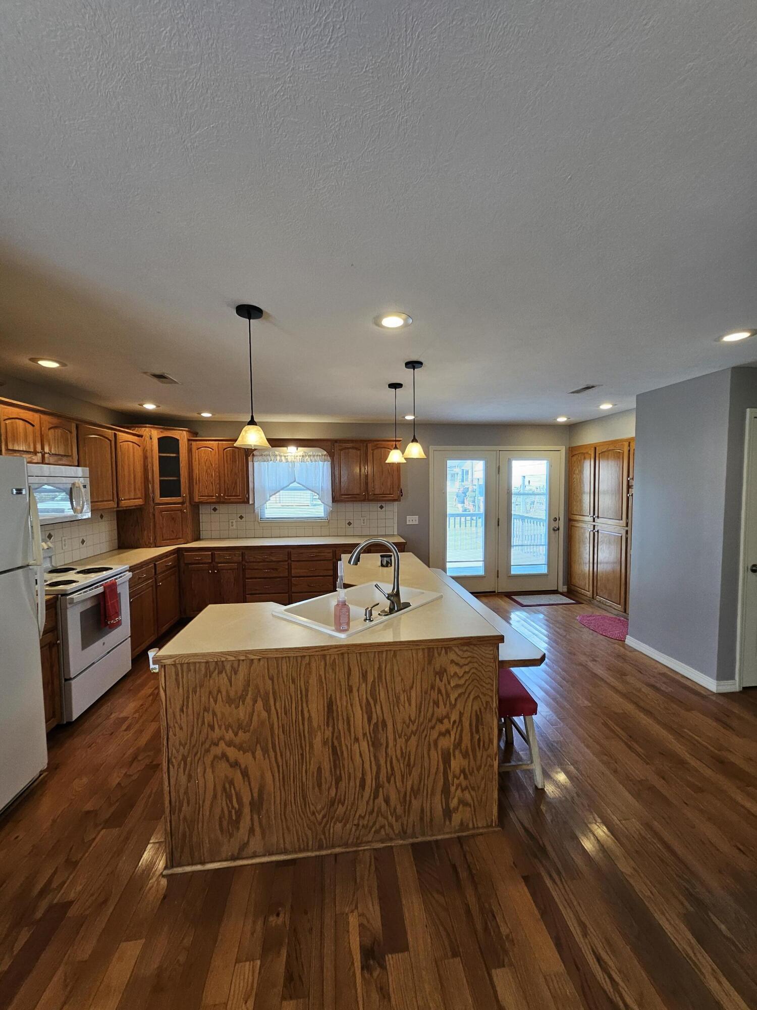 1002 East Bond Street Property Photo 7