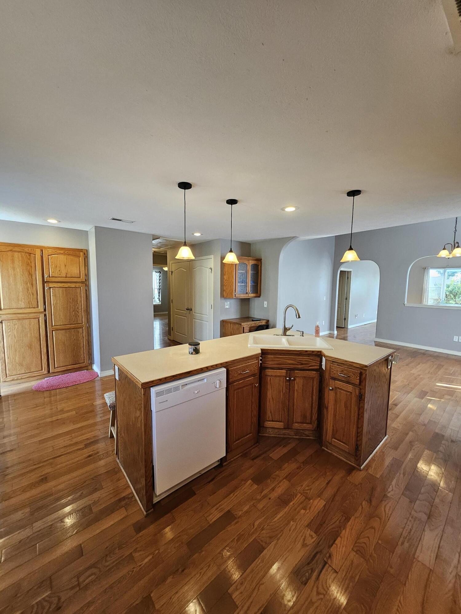 1002 East Bond Street Property Photo 9