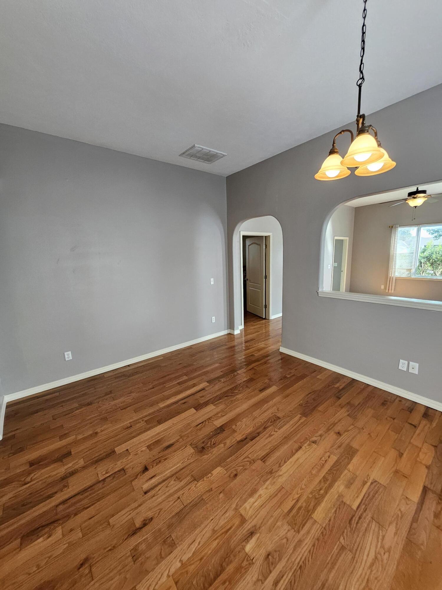 1002 East Bond Street Property Photo 11