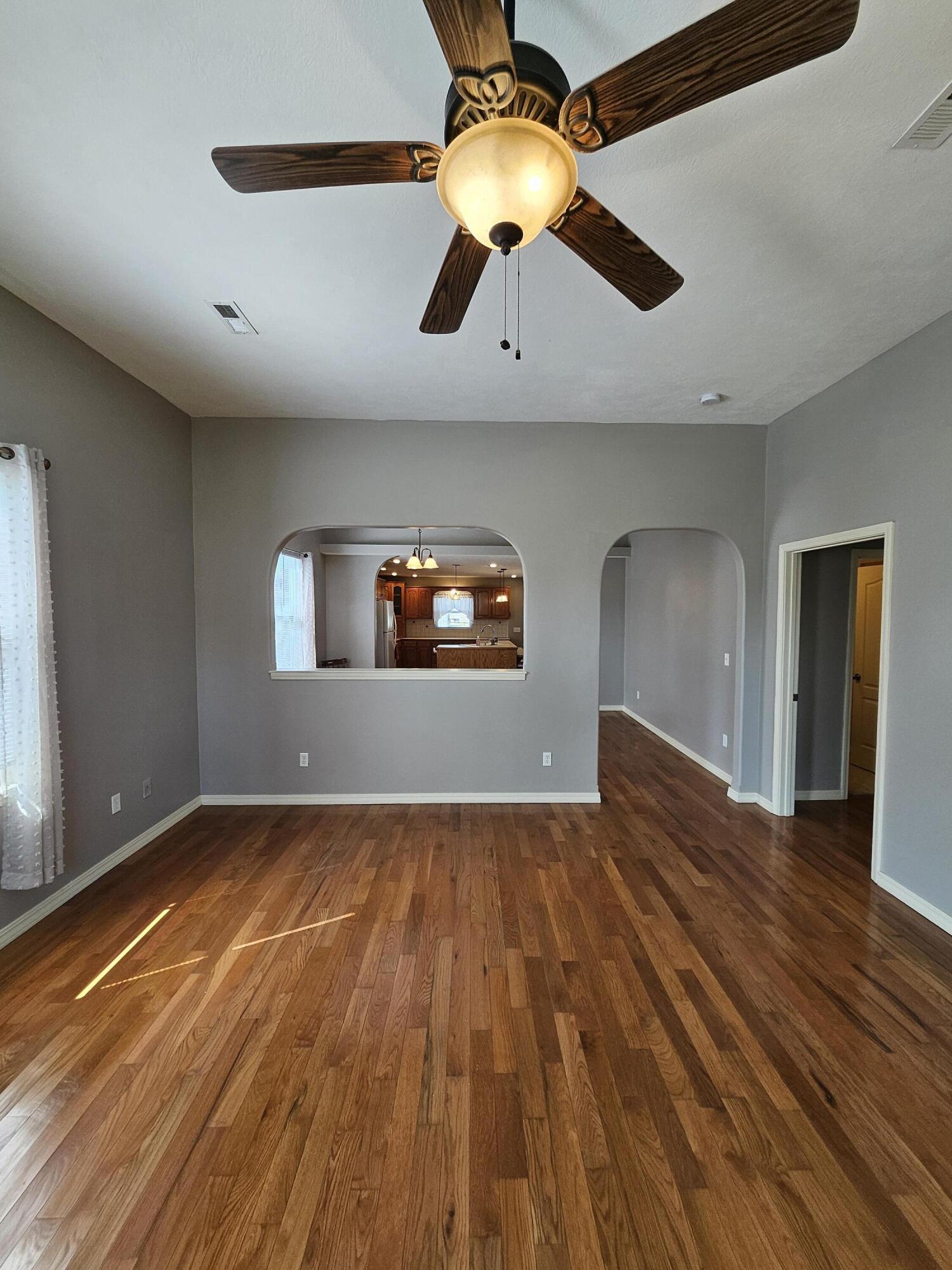 1002 East Bond Street Property Photo 15