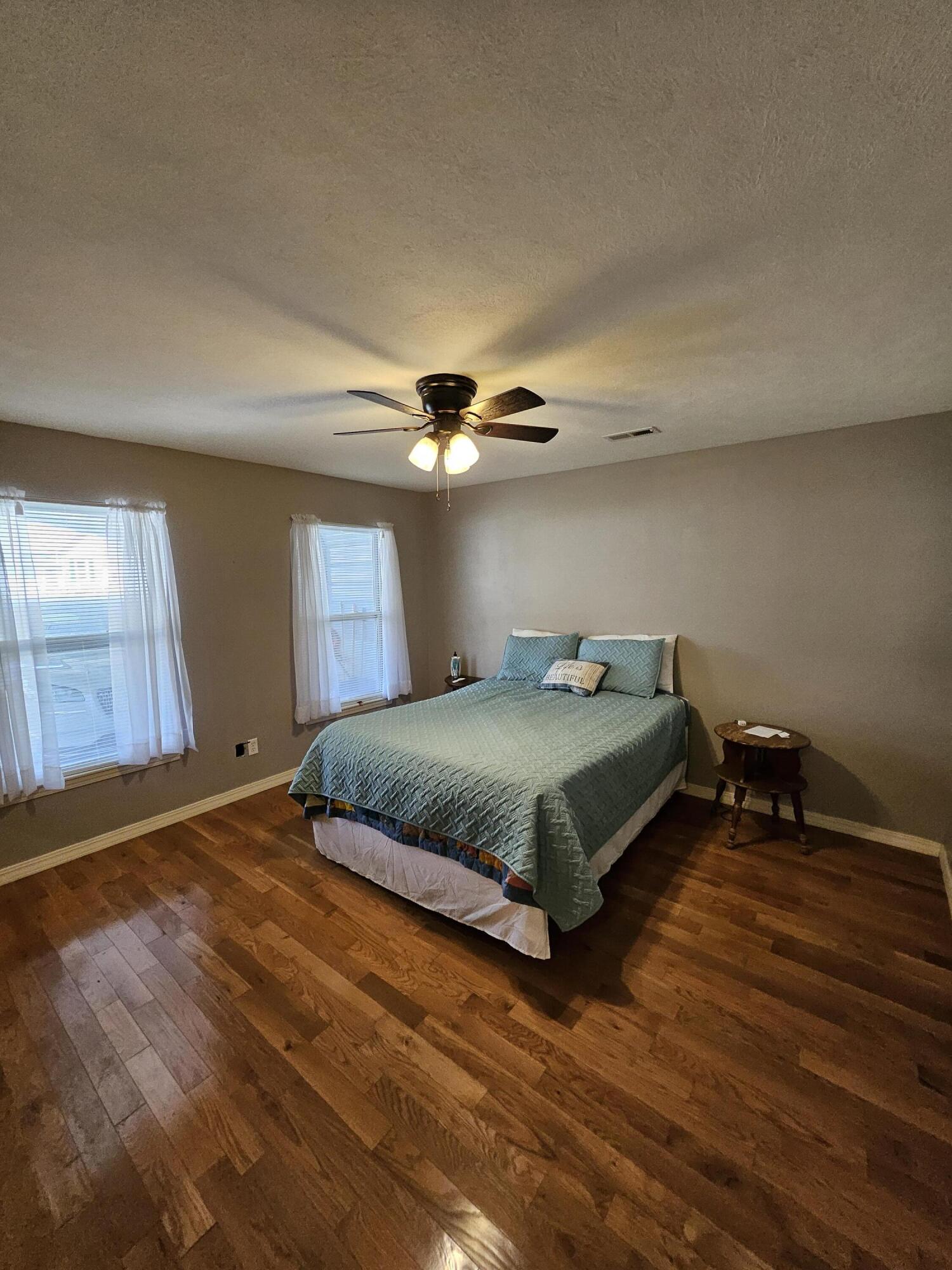 1002 East Bond Street Property Photo 17