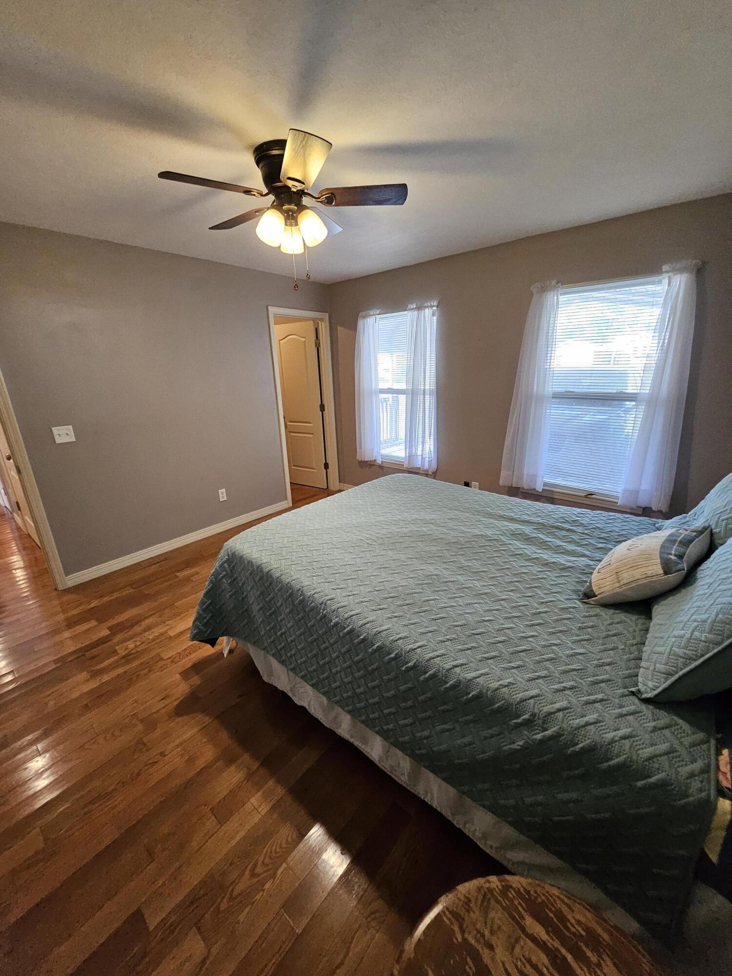 1002 East Bond Street Property Photo 18
