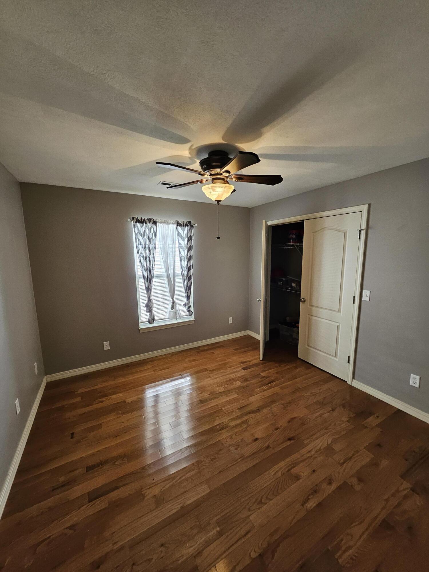 1002 East Bond Street Property Photo 21