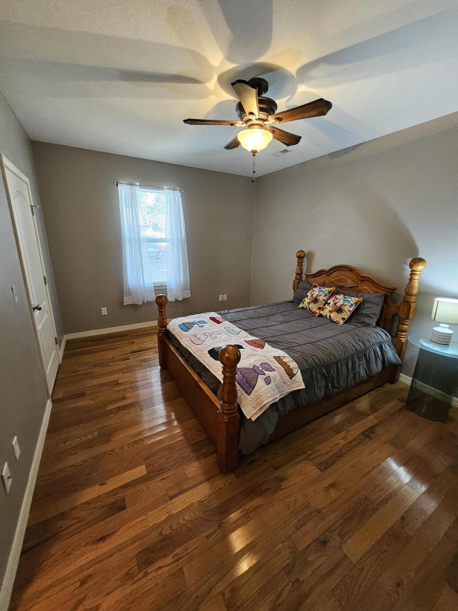 1002 East Bond Street Property Photo 24
