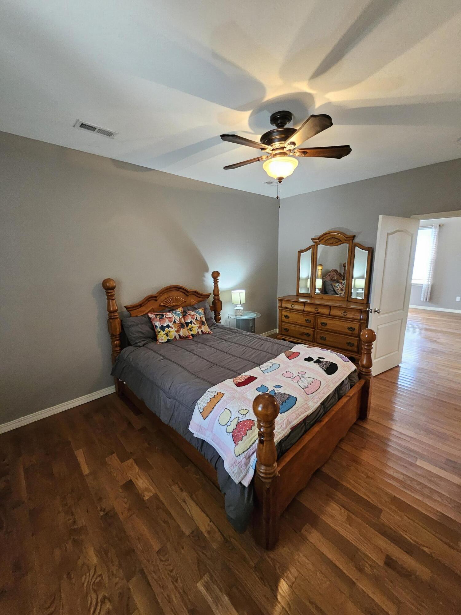 1002 East Bond Street Property Photo 25