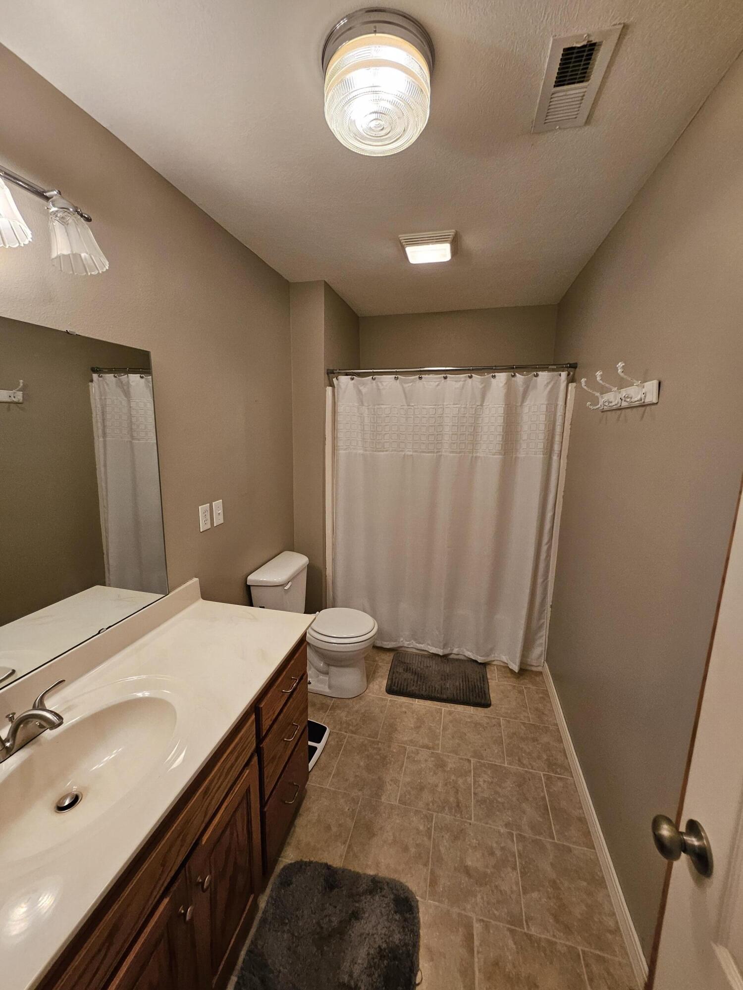 1002 East Bond Street Property Photo 27