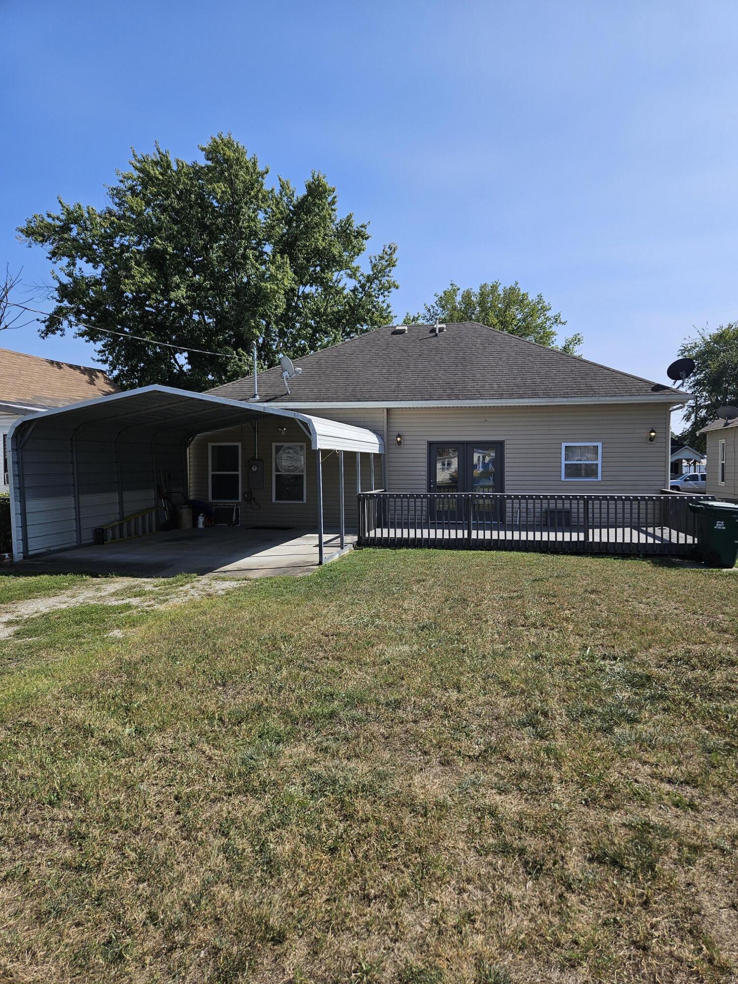 1002 East Bond Street Property Photo 30