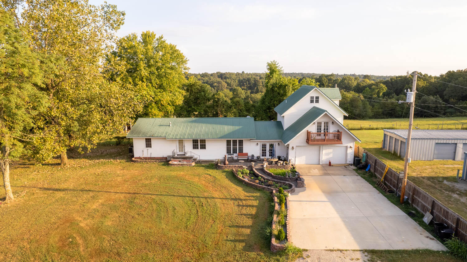 17136 North 9 Highway Property Photo 3