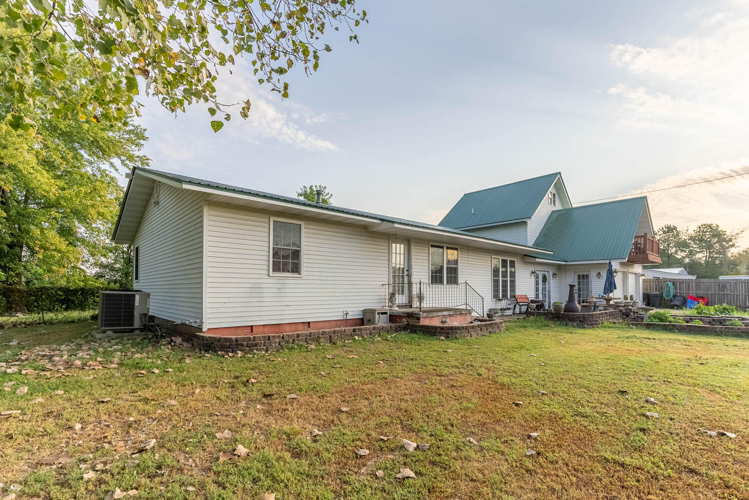 17136 North 9 Highway Property Photo 4