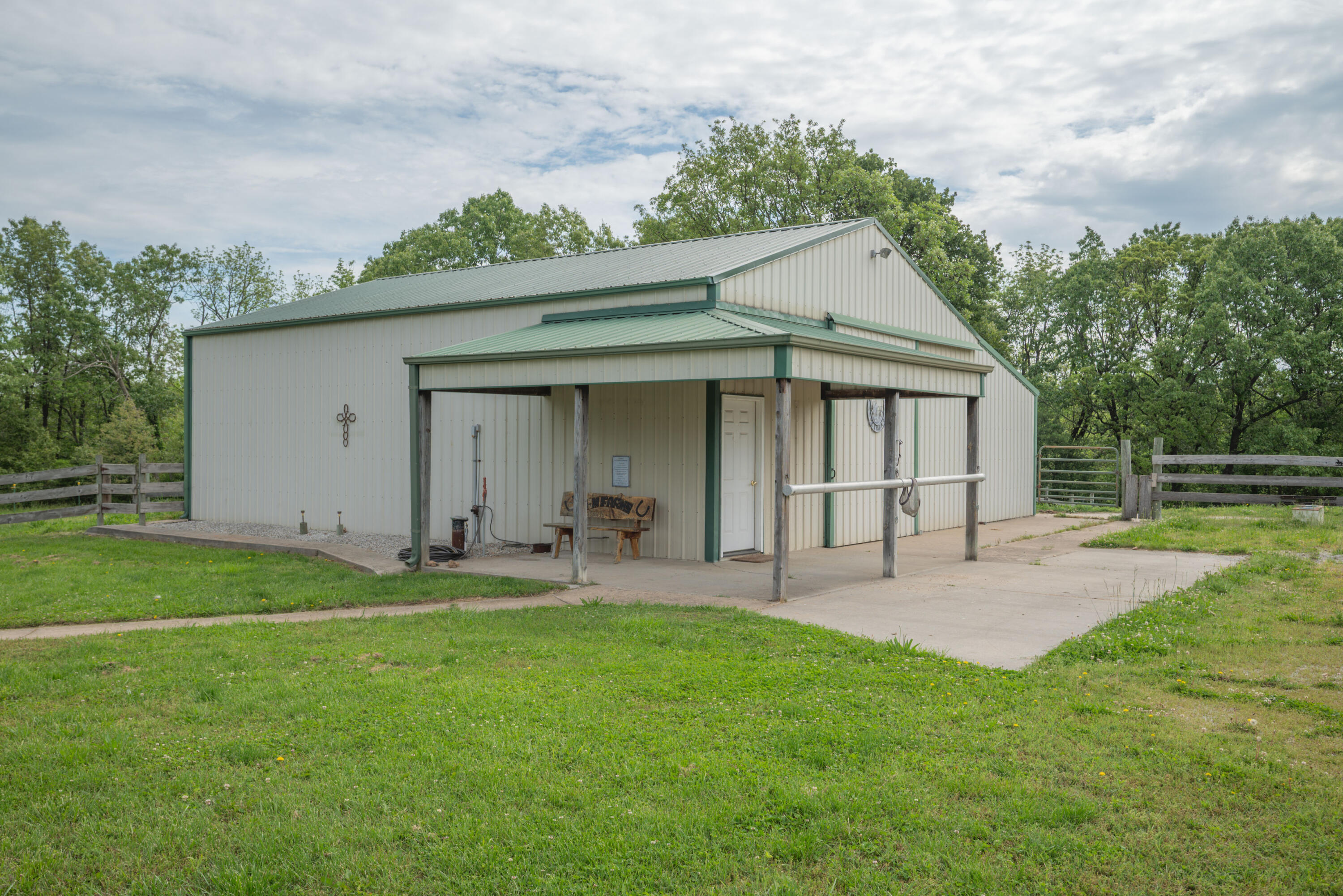 16427 Farm Road 2007 Property Photo 12