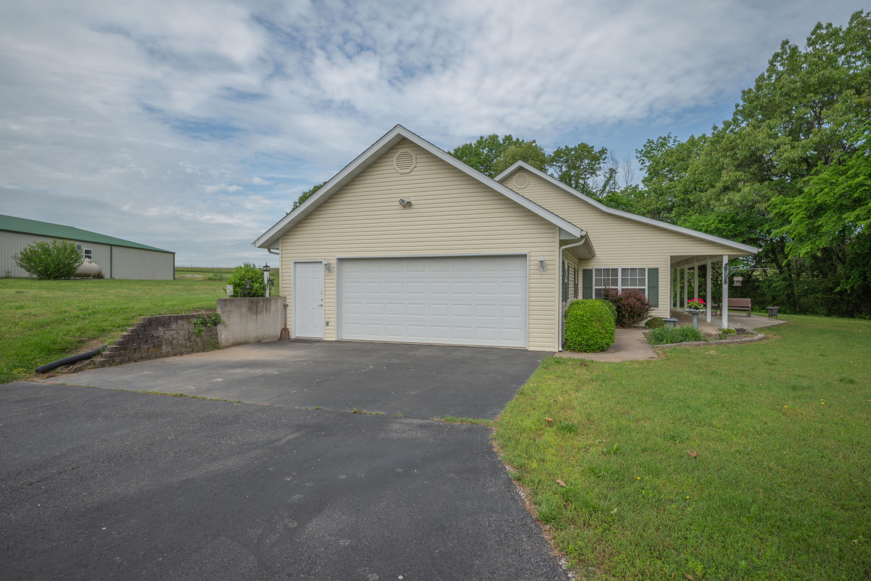 16427 Farm Road 2007 Property Photo 13