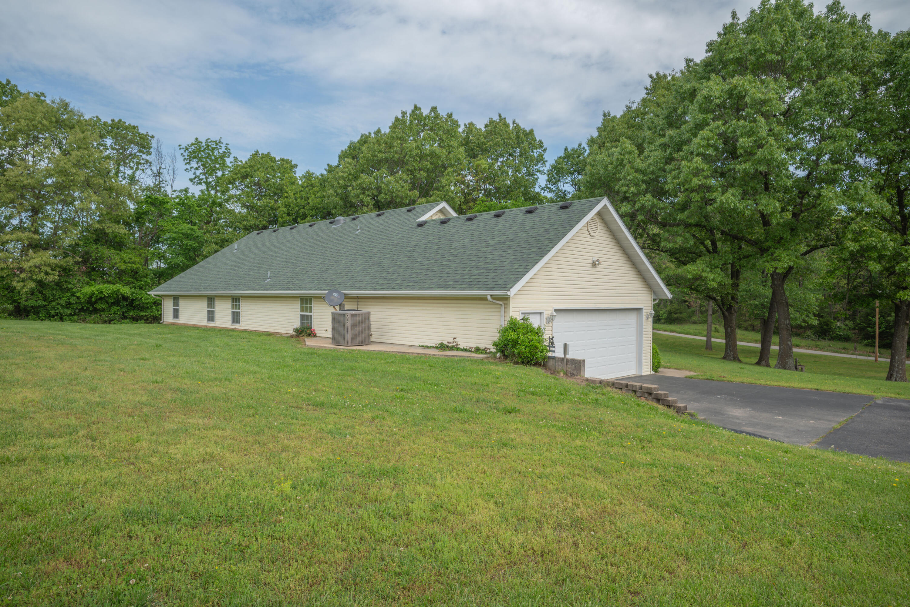 16427 Farm Road 2007 Property Photo 14