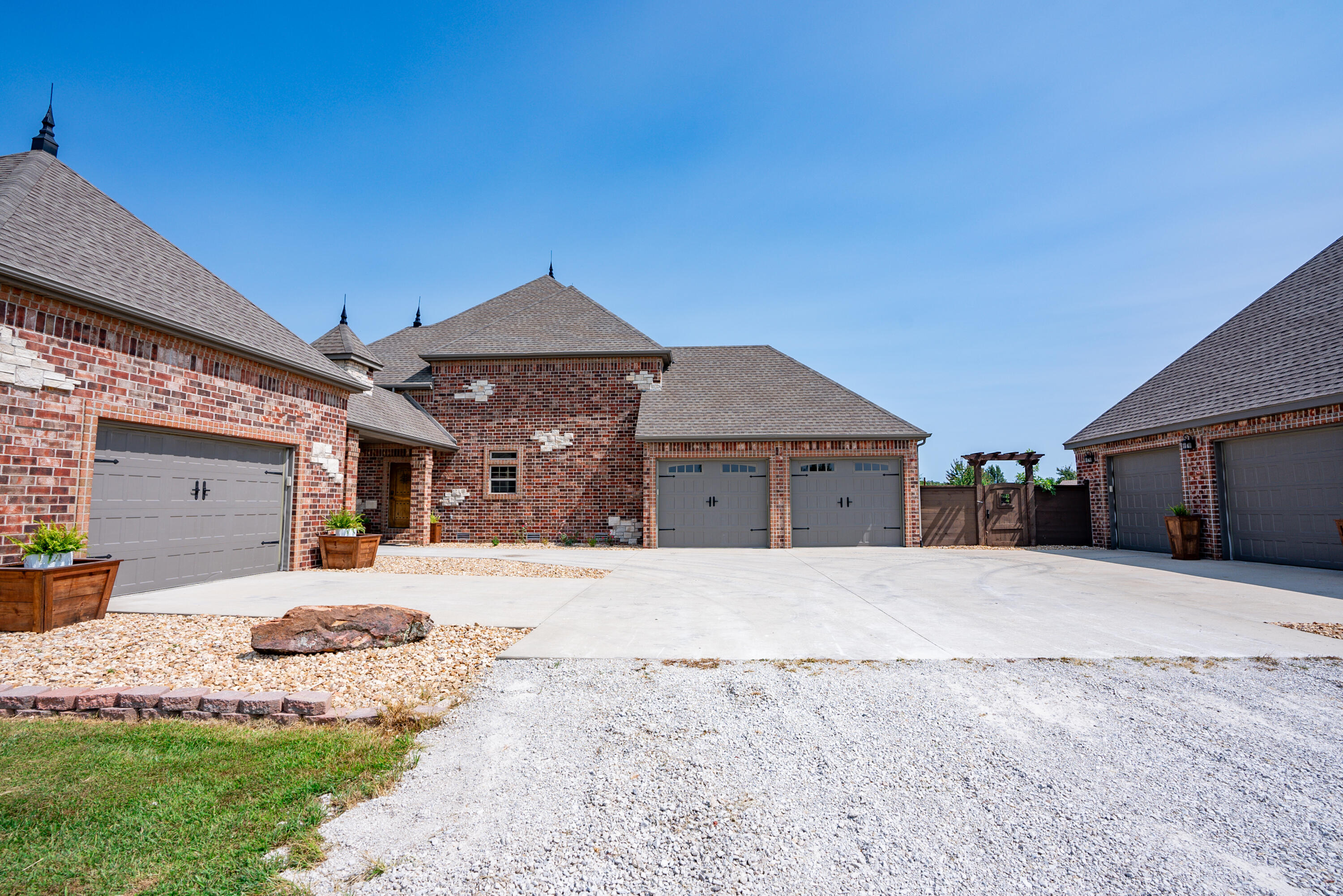 9770 Green Meadow Rd Property Photo 4