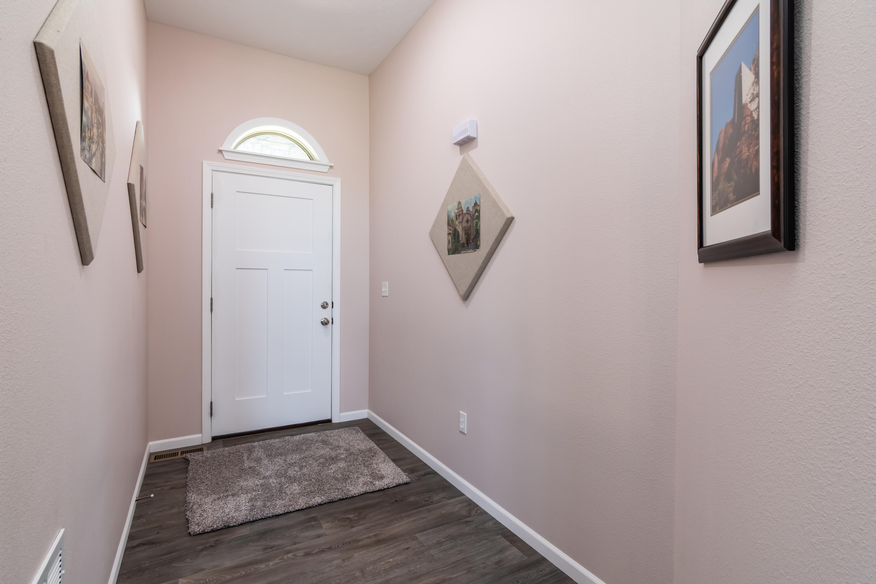 880 Black Forest Lane Property Photo 4