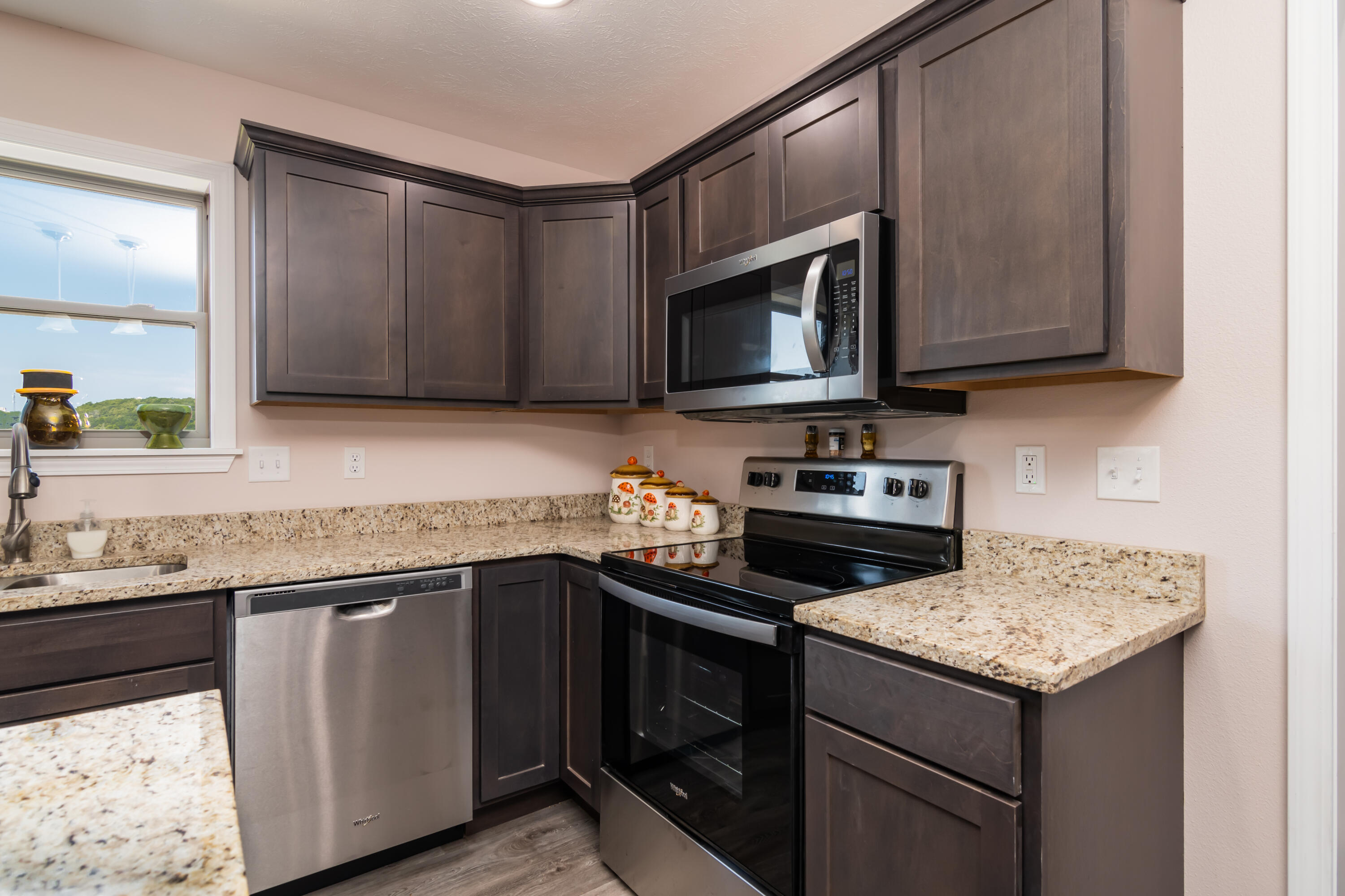 880 Black Forest Lane Property Photo 13