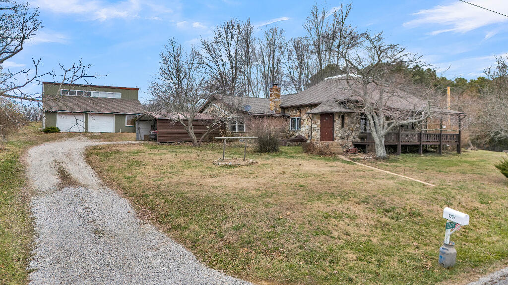 1207 County Road 1070 Property Photo 1