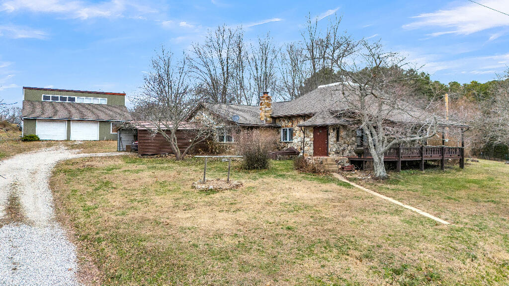 1207 County Road 1070 Property Photo 3