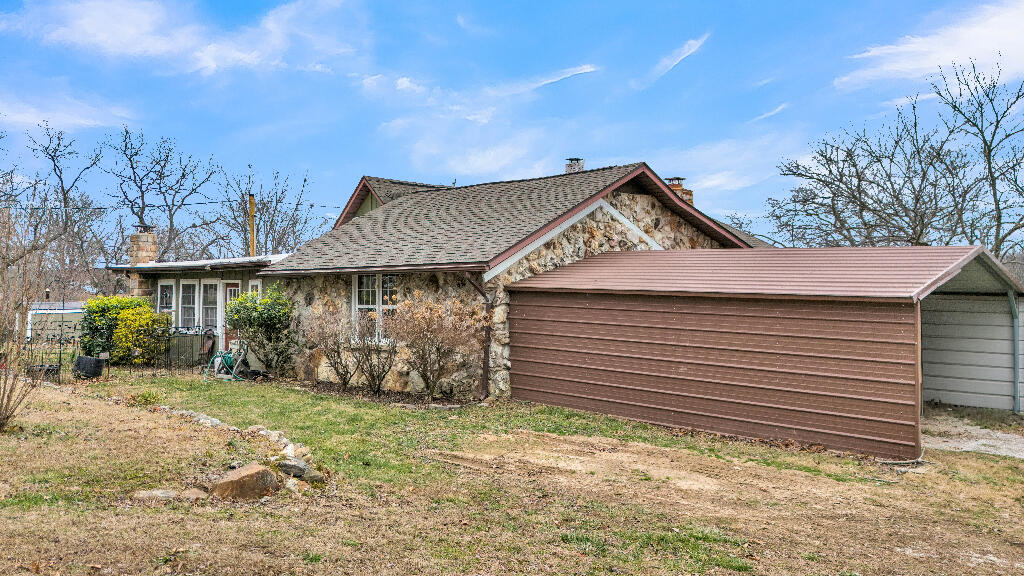 1207 County Road 1070 Property Photo 4