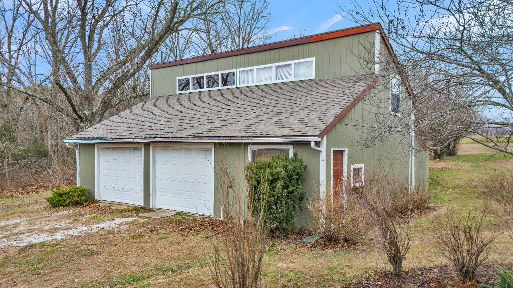 1207 County Road 1070 Property Photo 6
