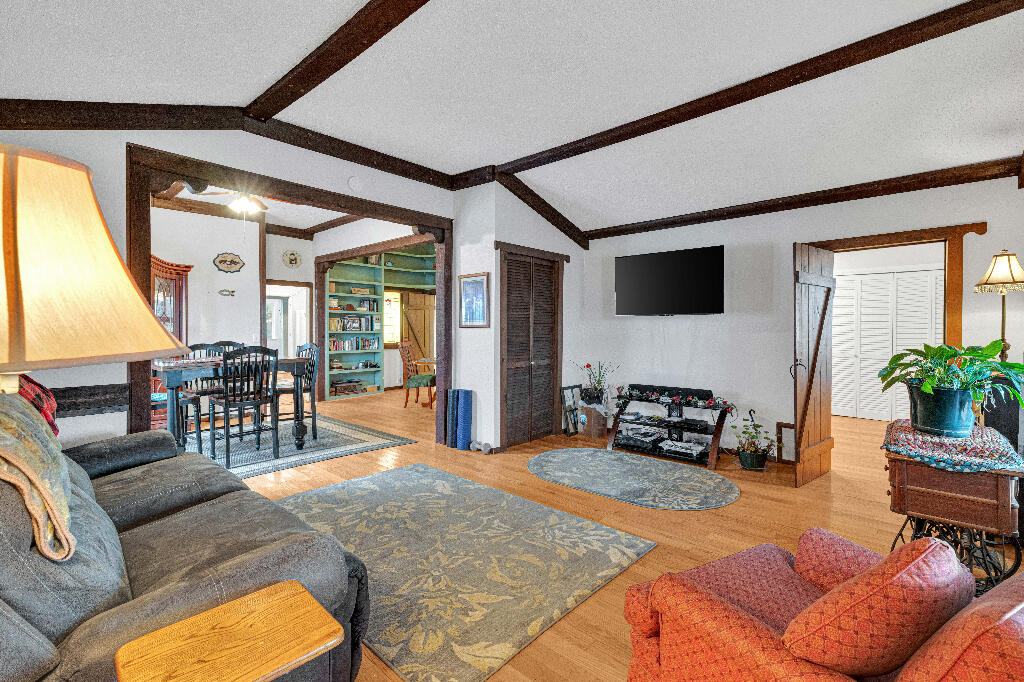 1207 County Road 1070 Property Photo 14