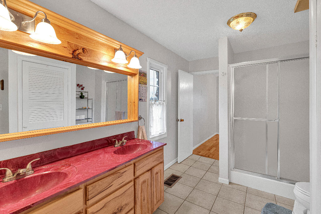 1207 County Road 1070 Property Photo 18