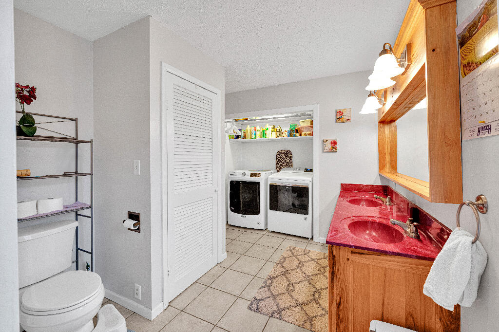 1207 County Road 1070 Property Photo 19