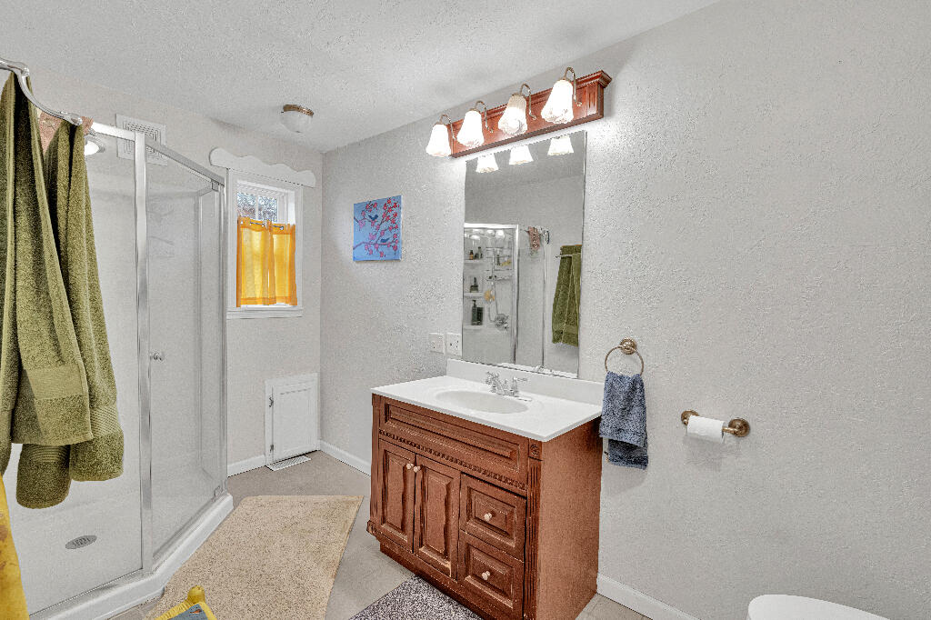 1207 County Road 1070 Property Photo 21