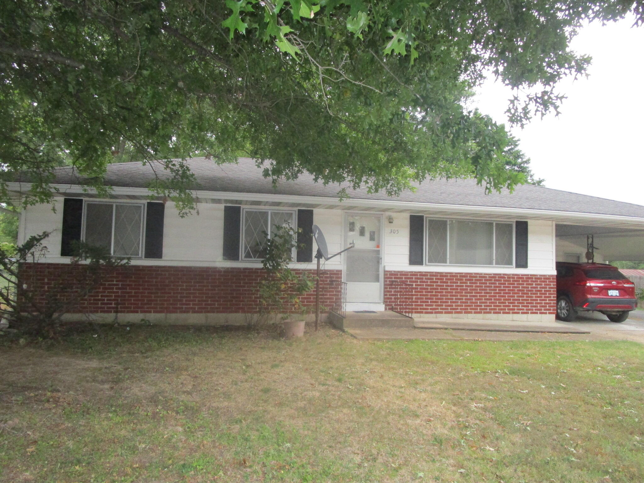 305 Maplewood Court Property Photo