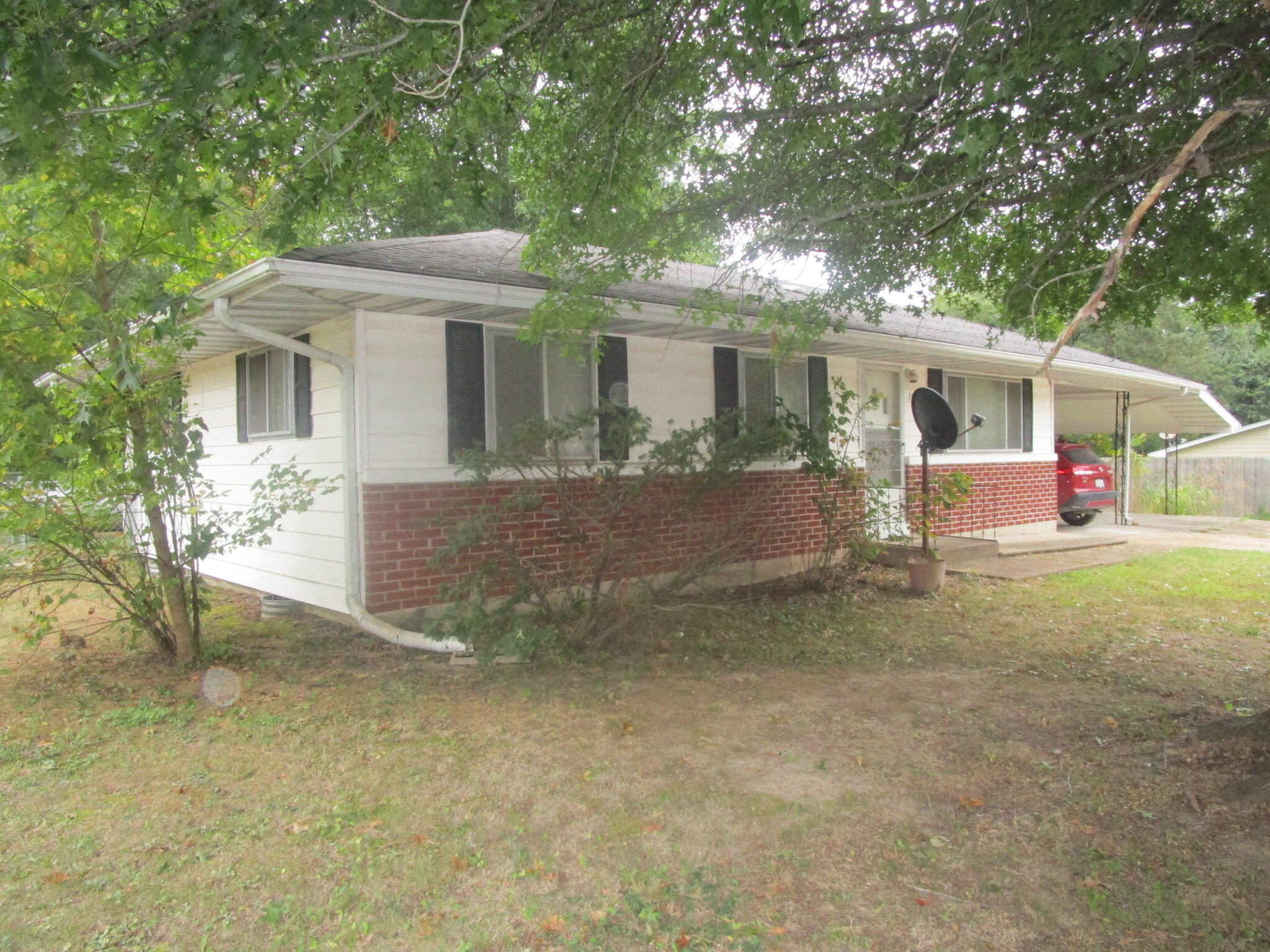 305 Maplewood Court Property Photo 2