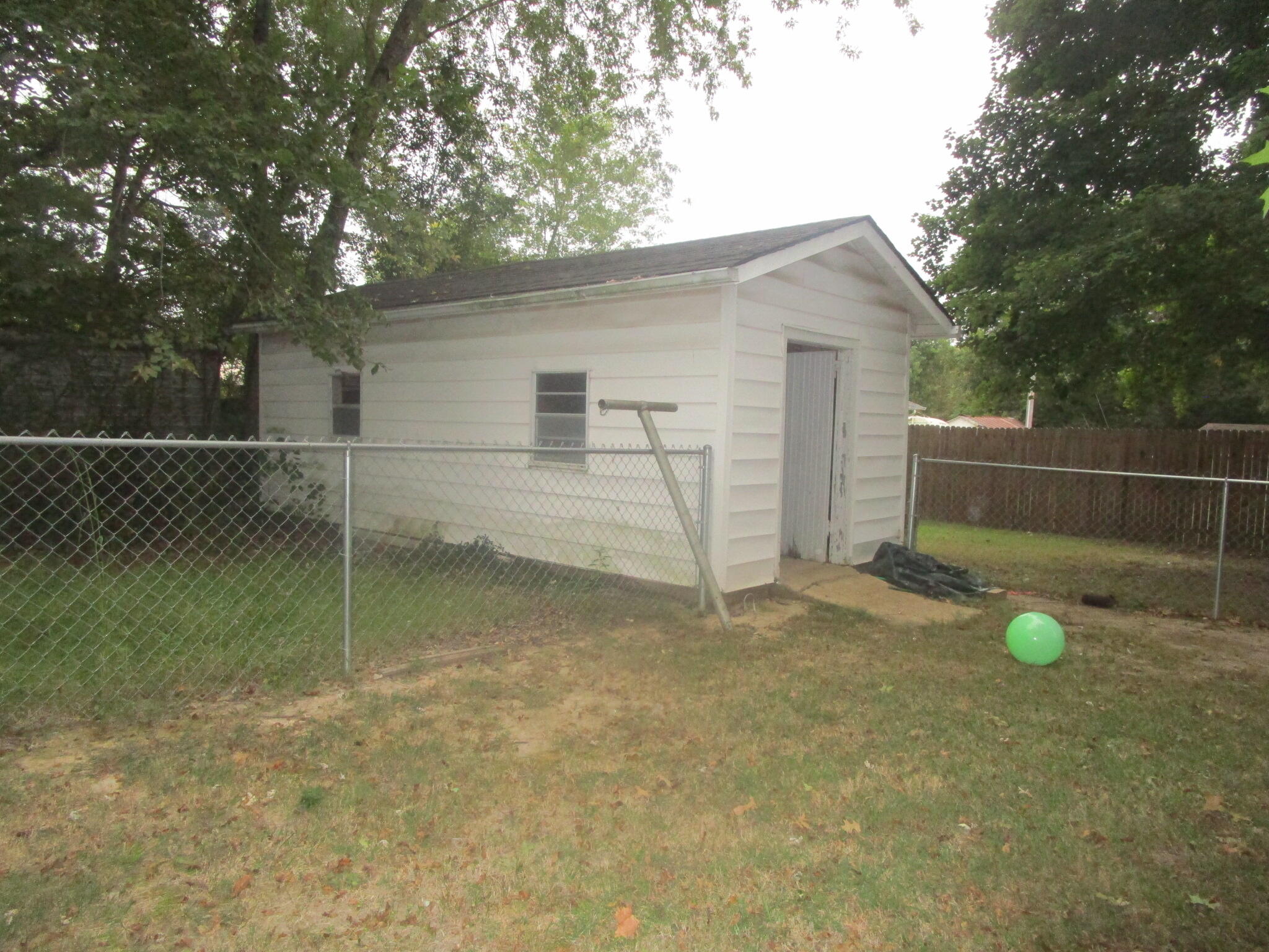 305 Maplewood Court Property Photo 3