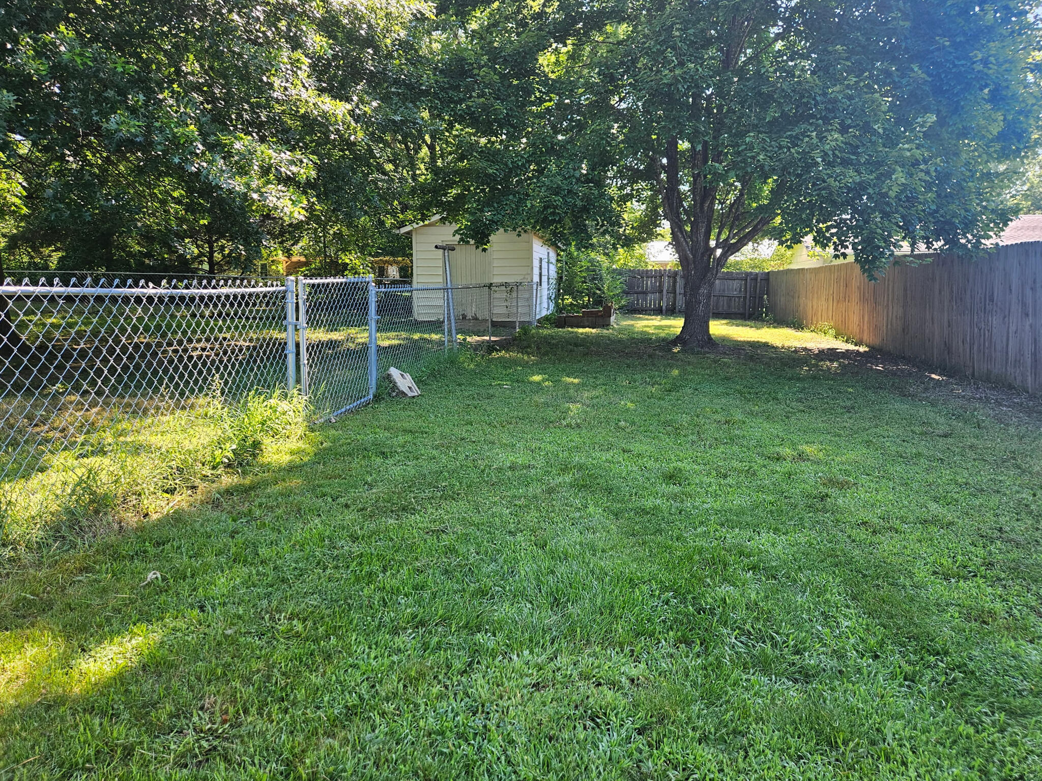 305 Maplewood Court Property Photo 17