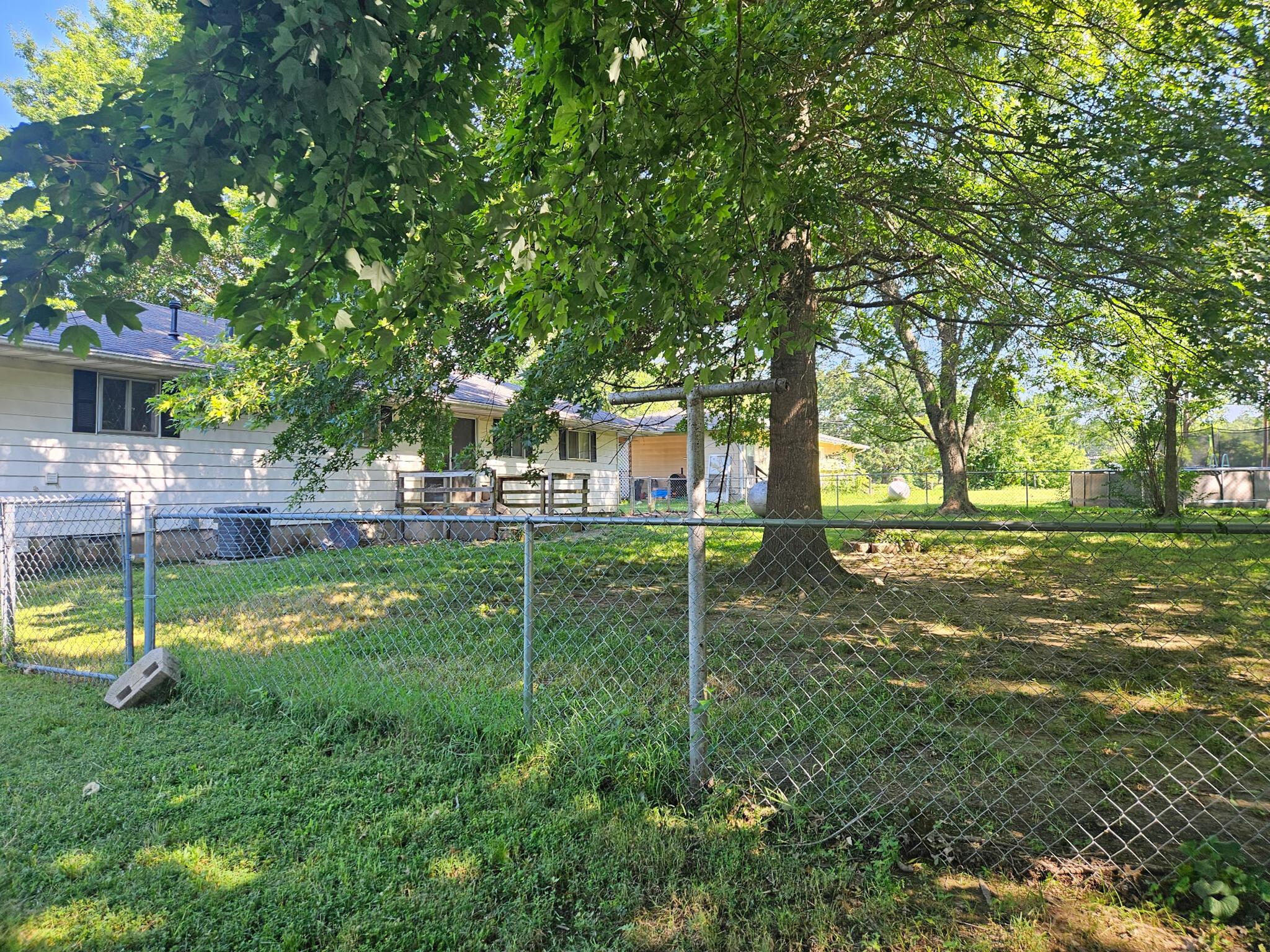 305 Maplewood Court Property Photo 18