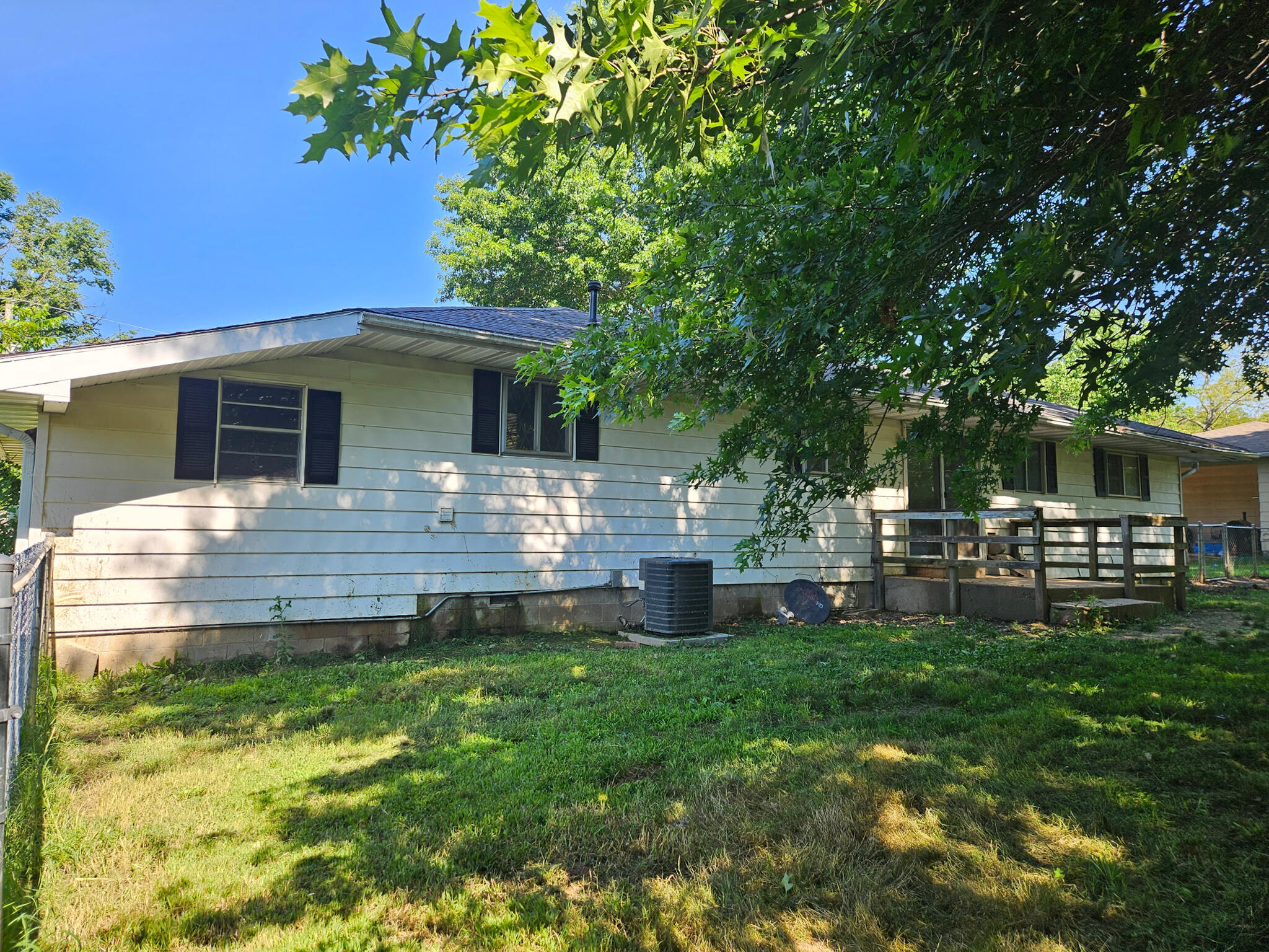 305 Maplewood Court Property Photo 19