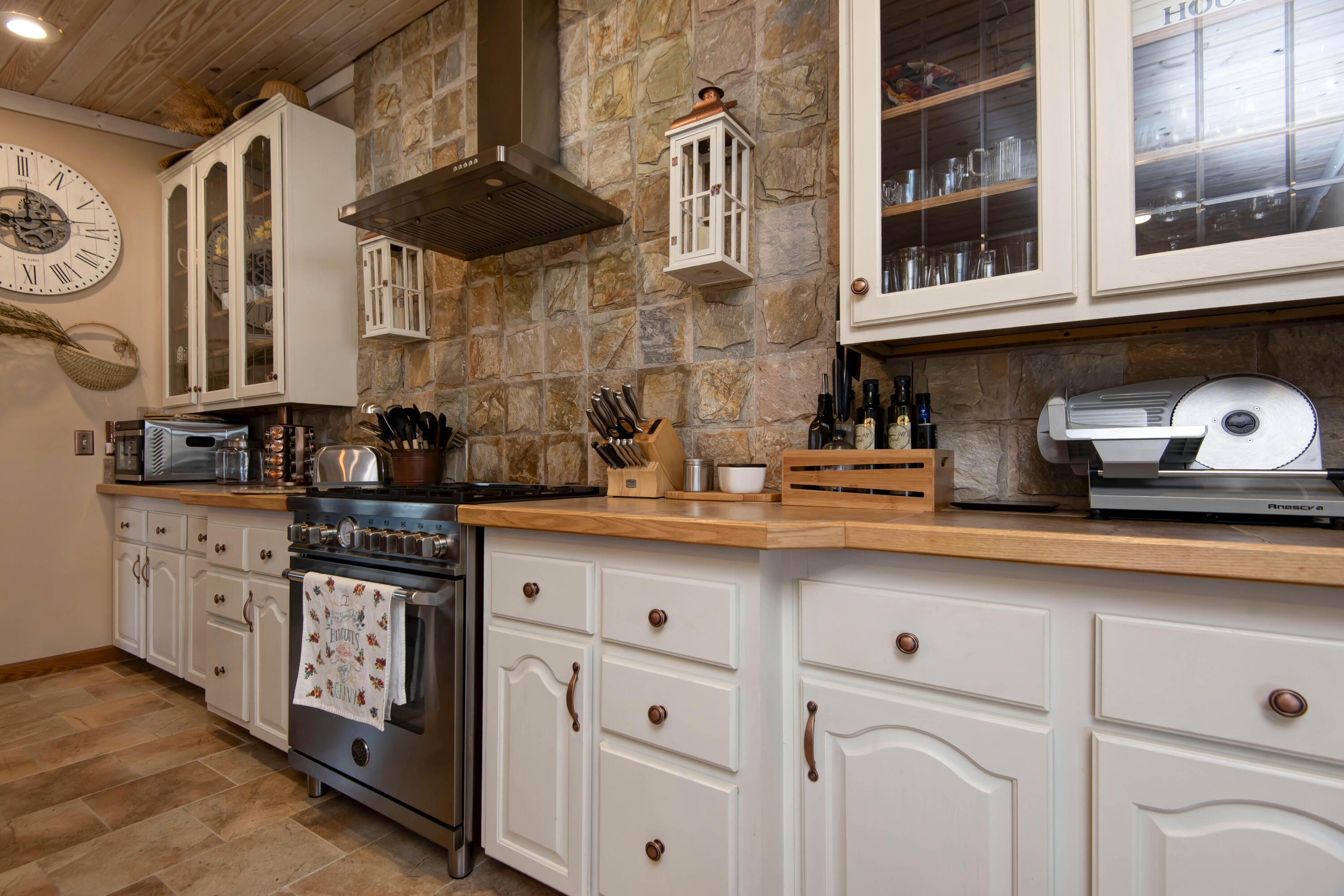 2351 Severs Road Property Photo 14
