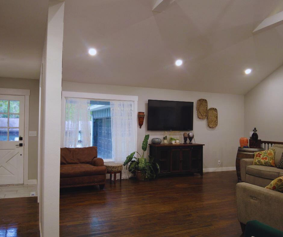 809 Cedar Hill Court Property Photo 5