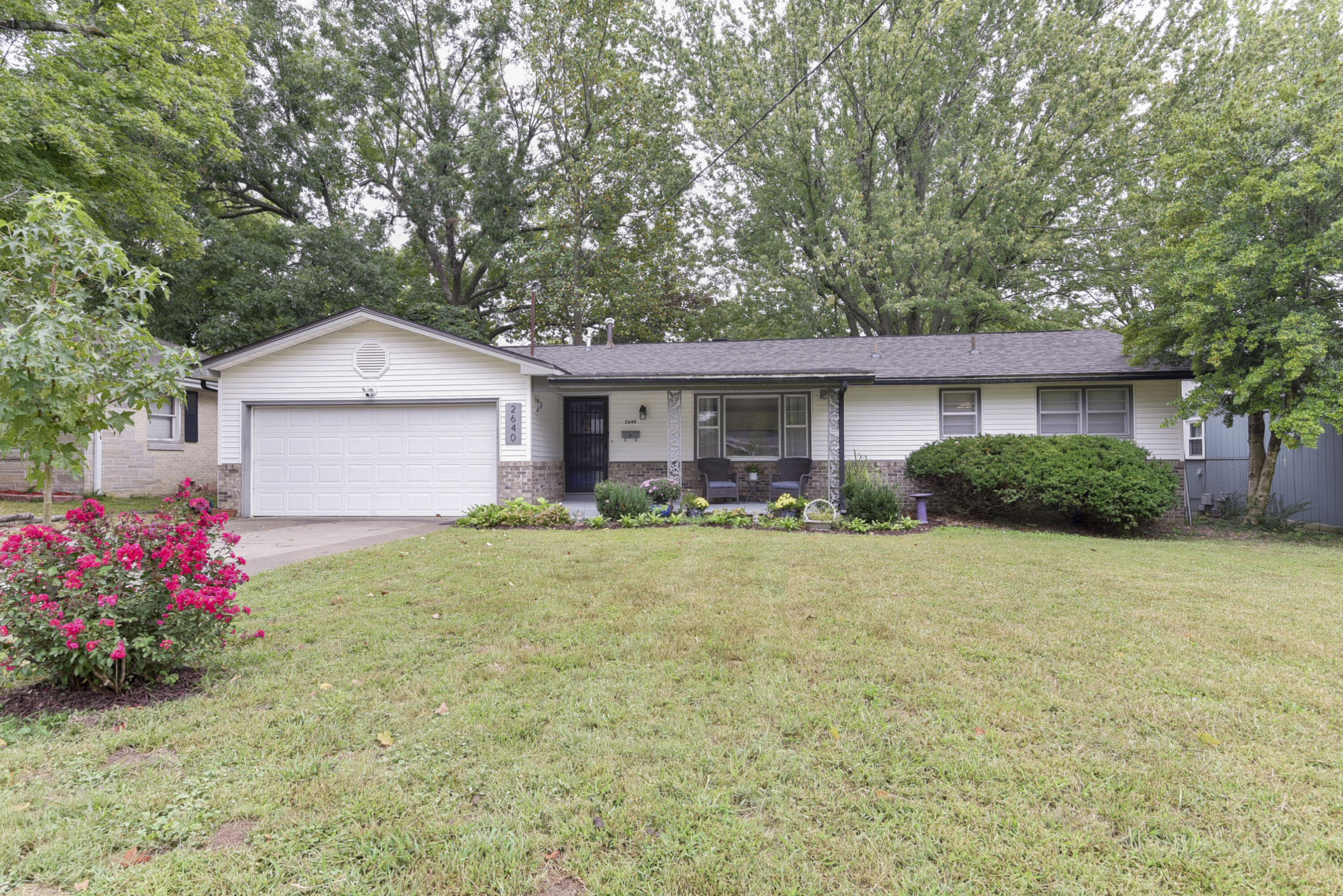 2640 East Grand Street Property Photo