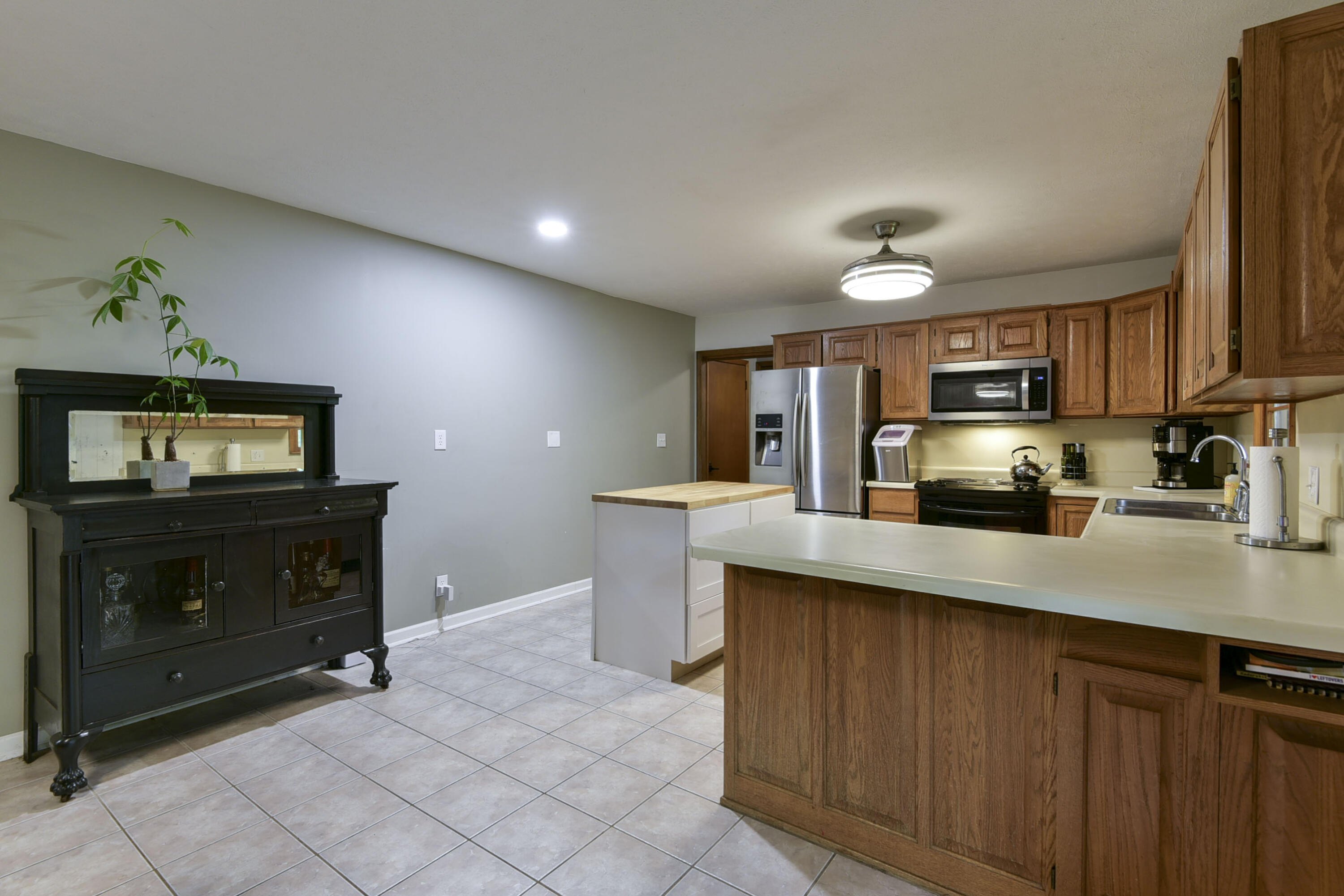 2640 East Grand Street Property Photo 18