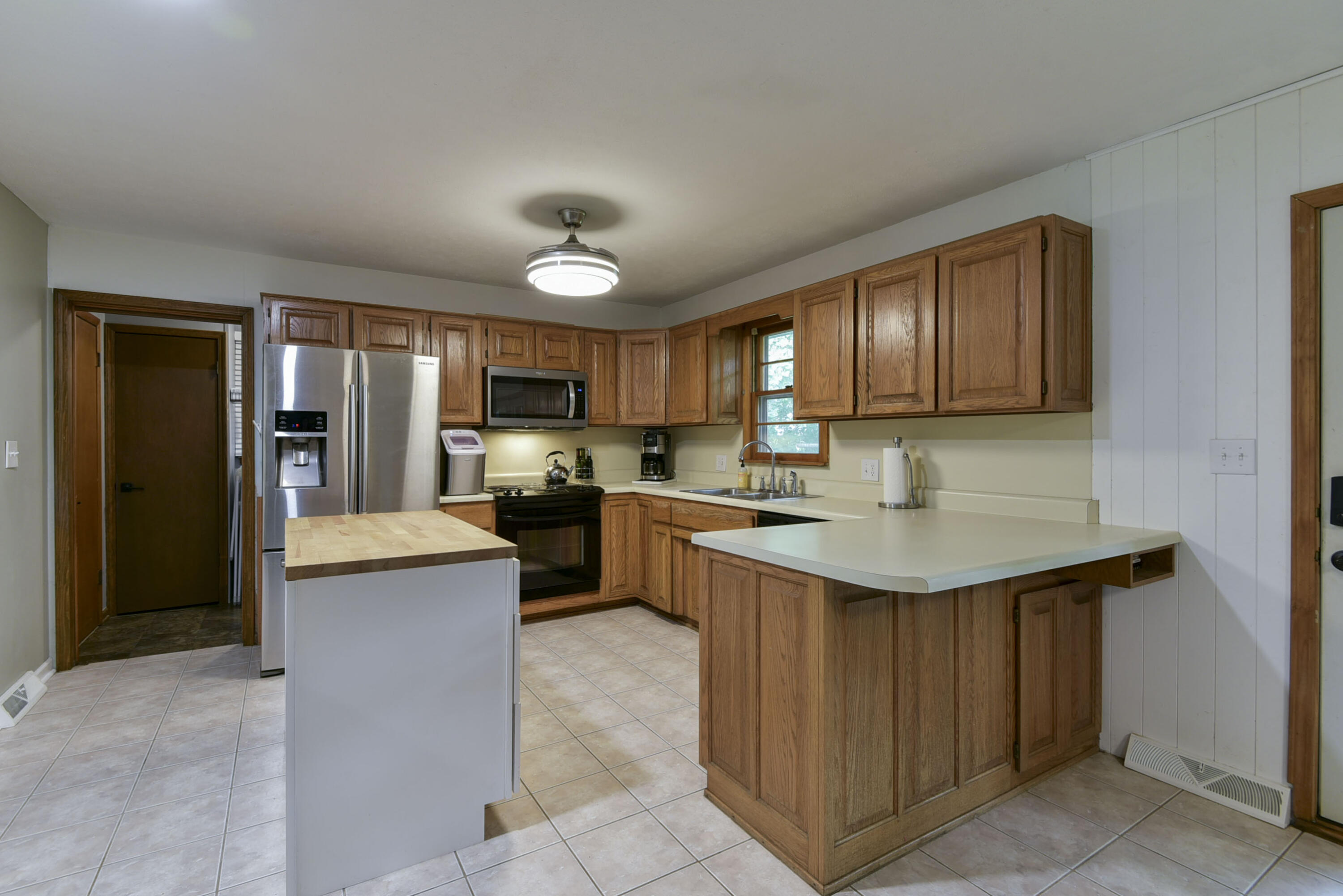 2640 East Grand Street Property Photo 19