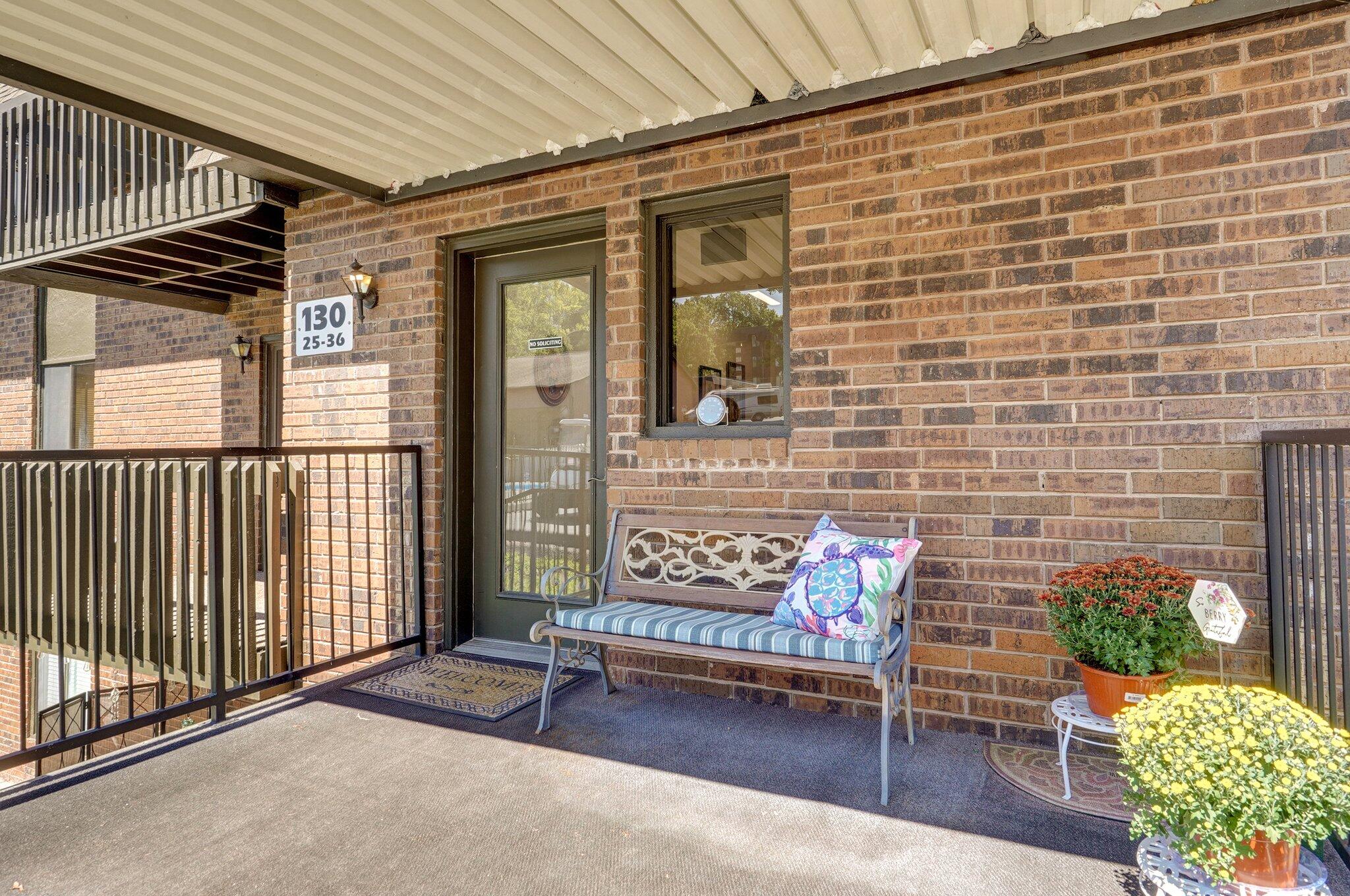 130 Wilshire Drive Property Photo 4