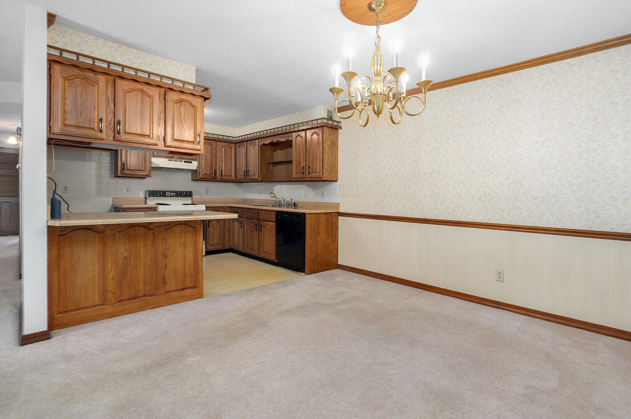 130 Wilshire Drive Property Photo 6